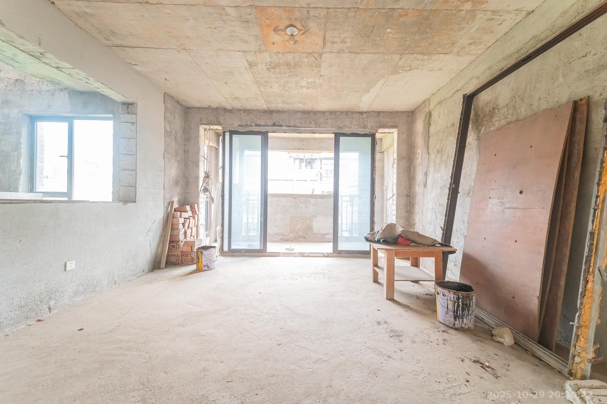 星湖湾二期洋房  5室2厅3卫    199.0万