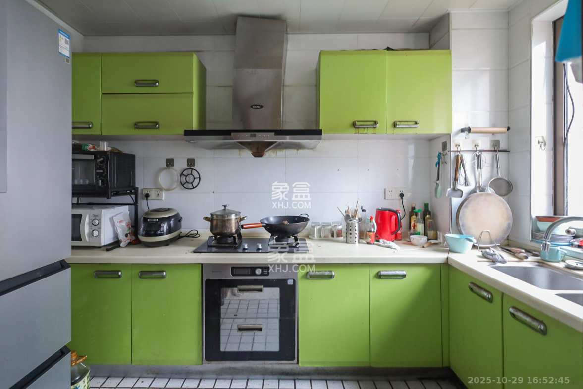 西岸润泽府  5室2厅2卫    168.0万 西岸润泽府  5室2厅2卫    168.0万厨房