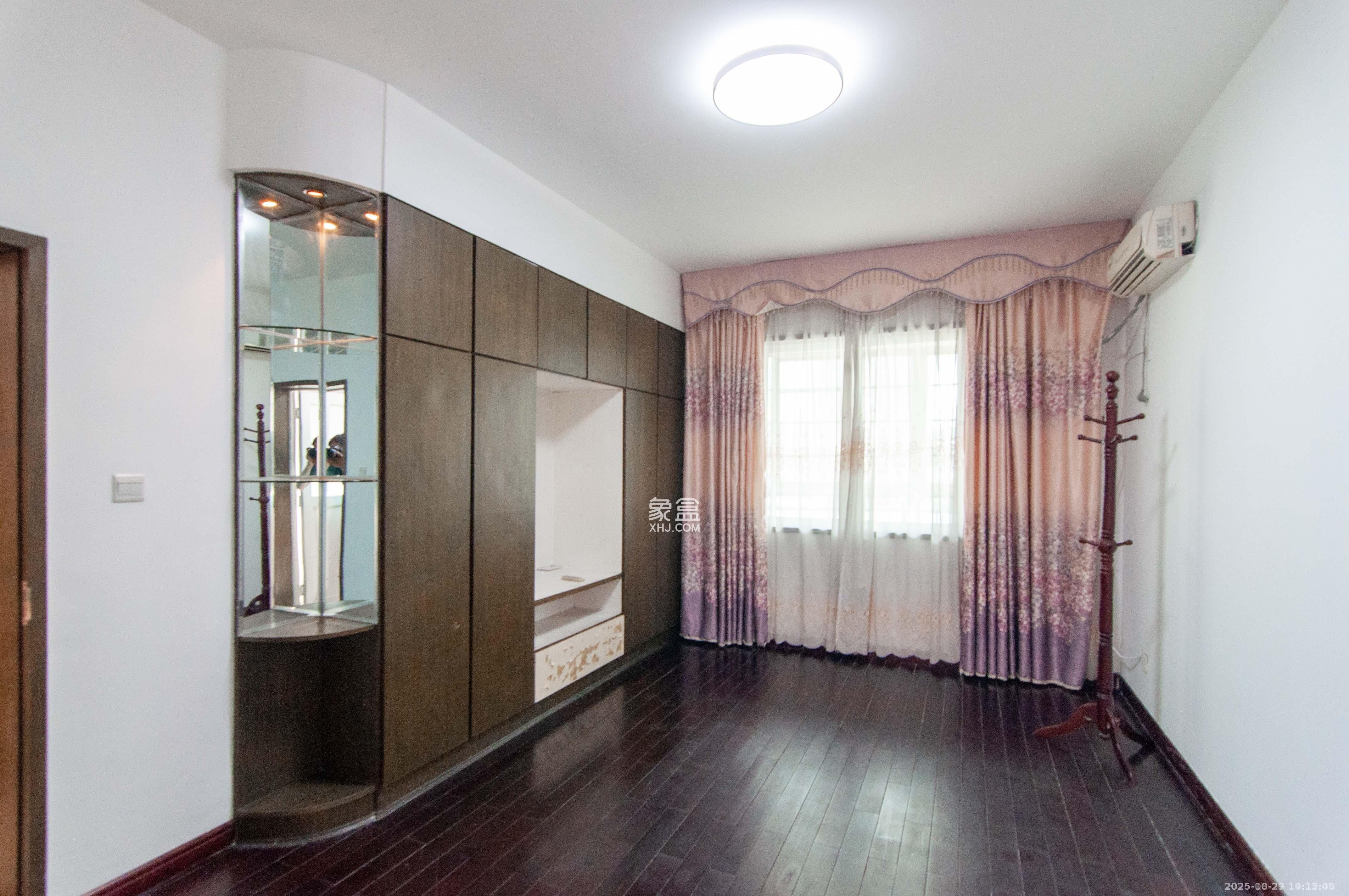 望麓锦园  4室1厅2卫    2200.0元/月 望麓锦园  4室1厅2卫    2200.0元/月室内图