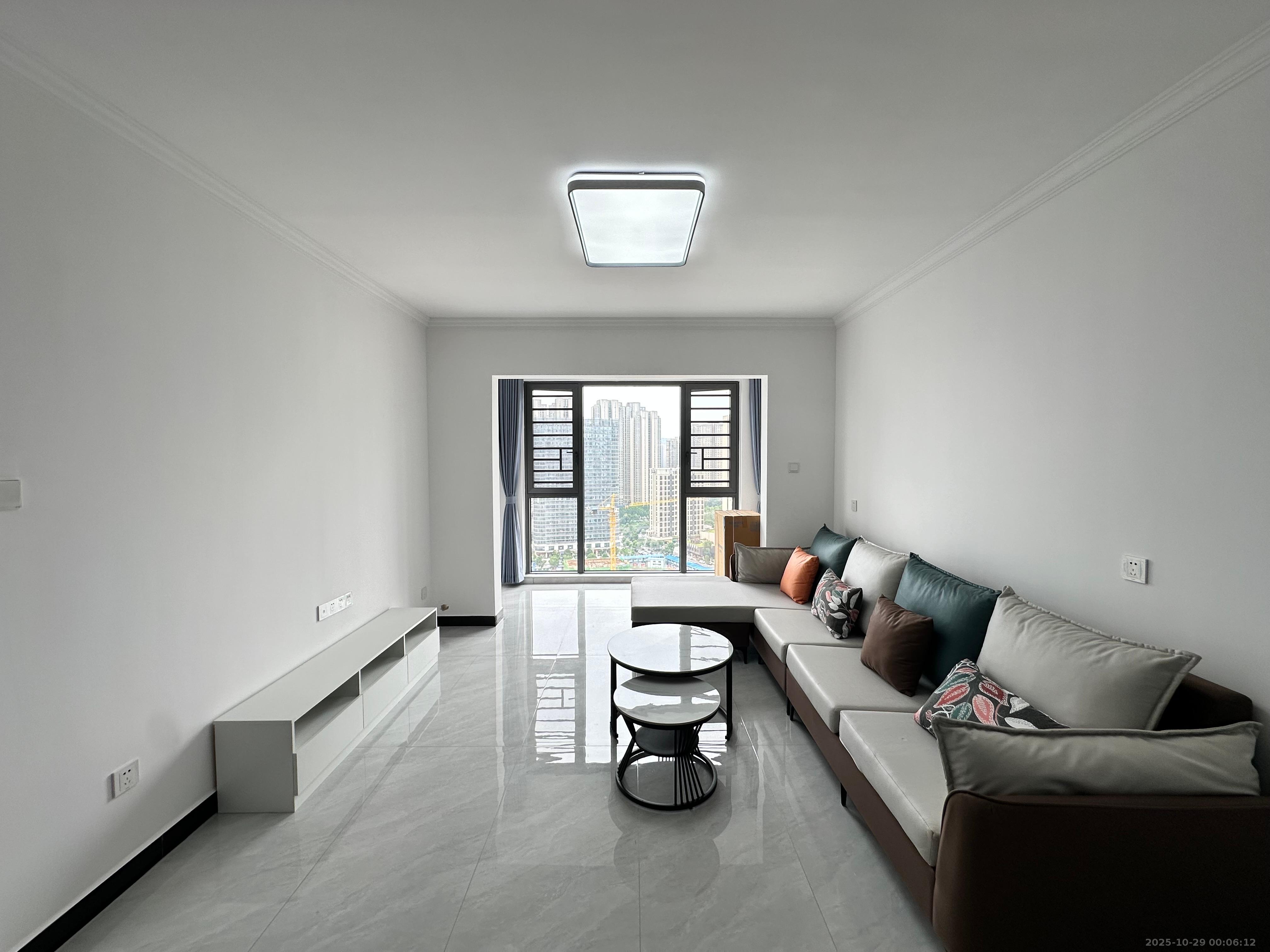 振业城四期  3室2厅2卫    3500.0元/月