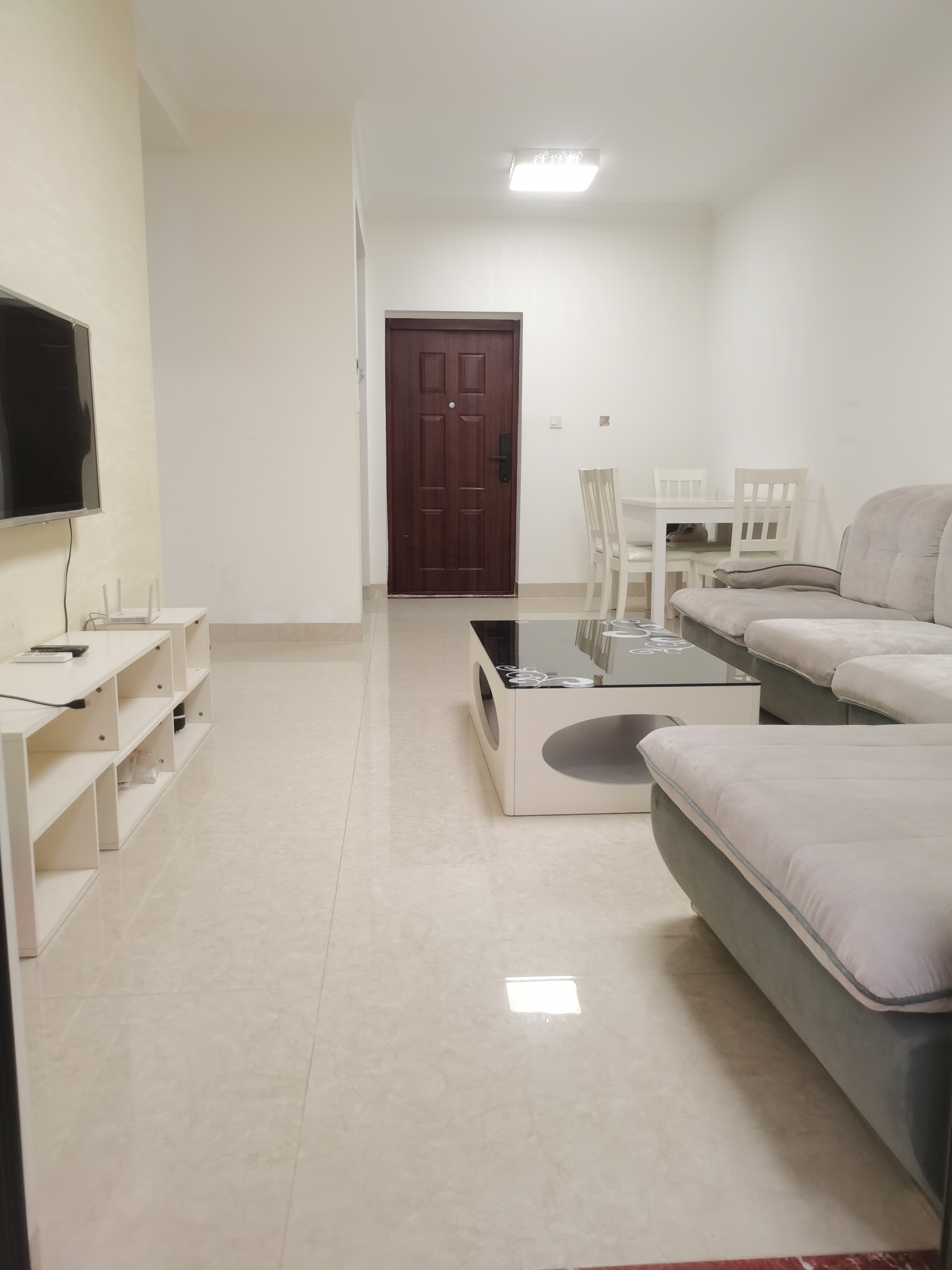 新城吾悦广场  3室2厅1卫    2600.0元/月