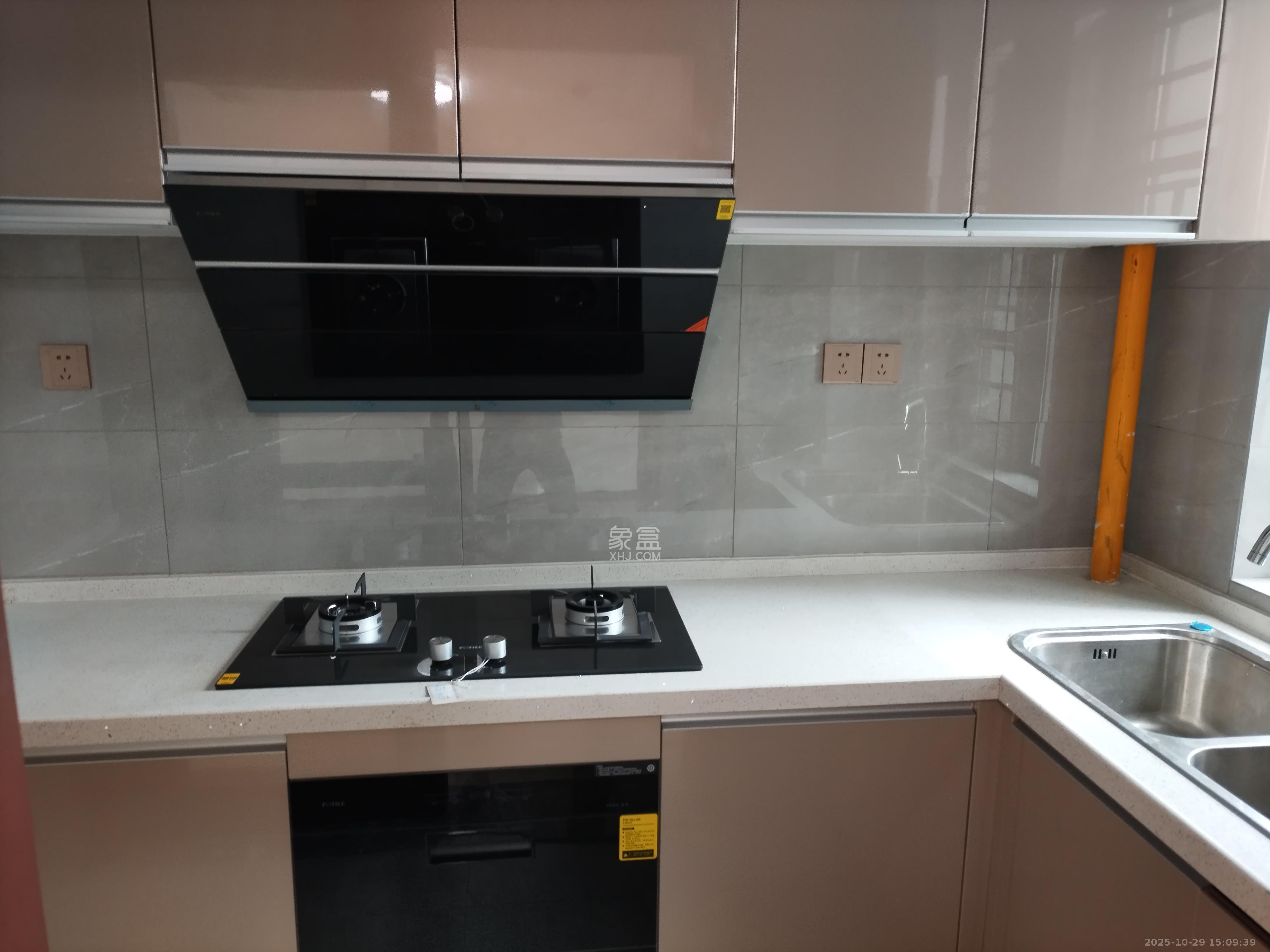 绿地长沙城际空间站(柏仕佳苑)  4室2厅2卫    3600.0元/月 绿地长沙城际空间站(柏仕佳苑)  4室2厅2卫    3600.0元/月室内图