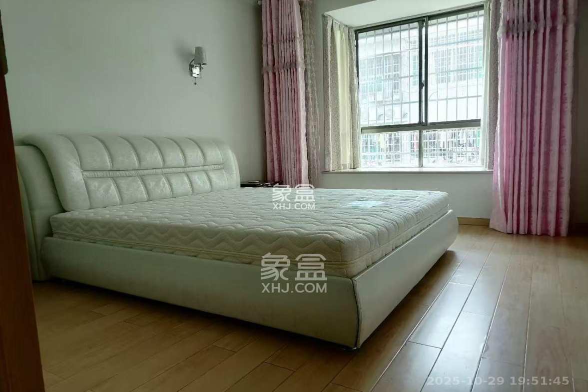 金桂小区一期 3室2厅2卫 1700.0元/月 金桂小区一期 3室2厅2卫 1700.0元/月室内图