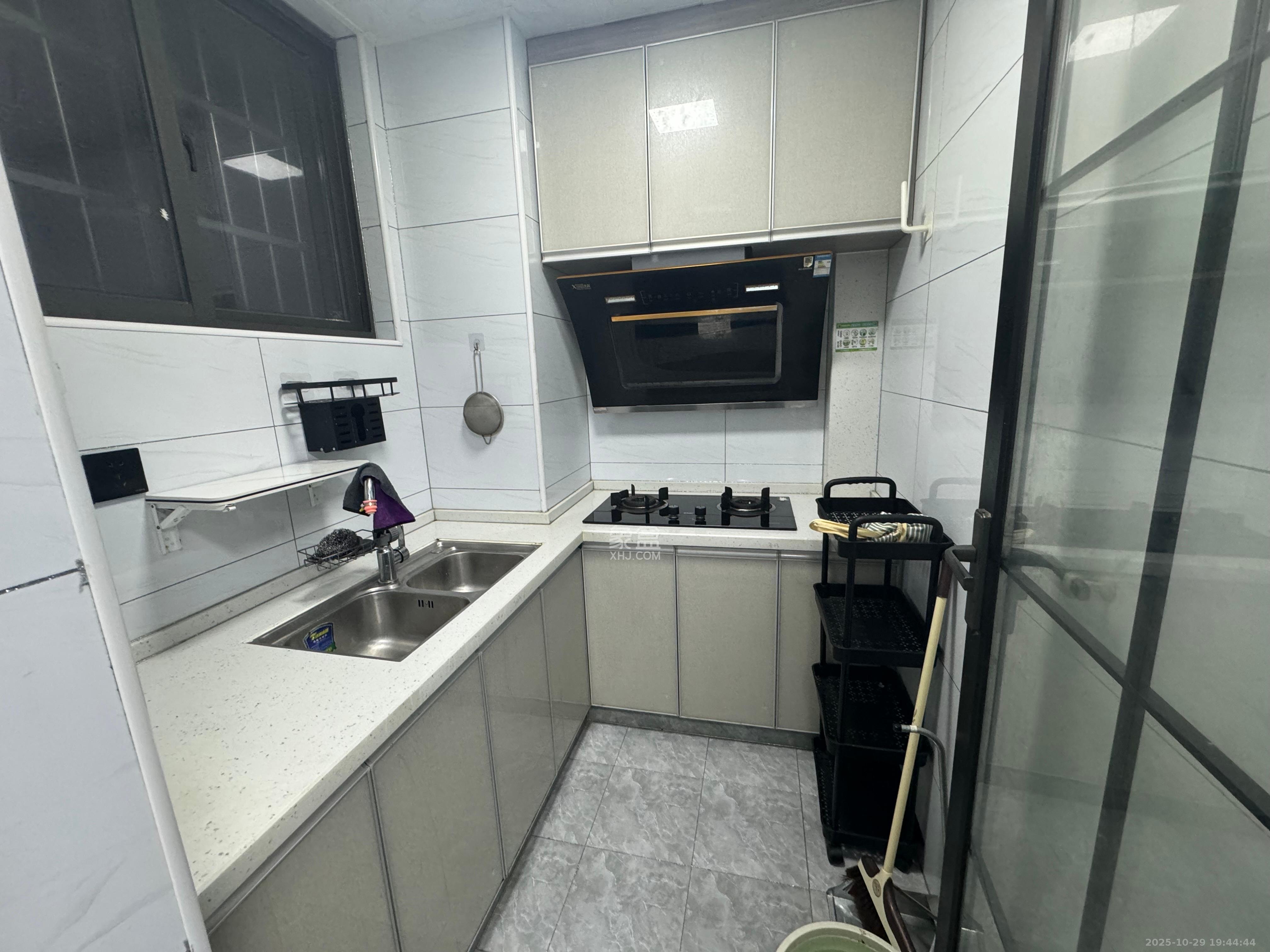 嘉雨兴园  1室0厅1卫    1700.0元/月 嘉雨兴园  1室0厅1卫    1700.0元/月室内图