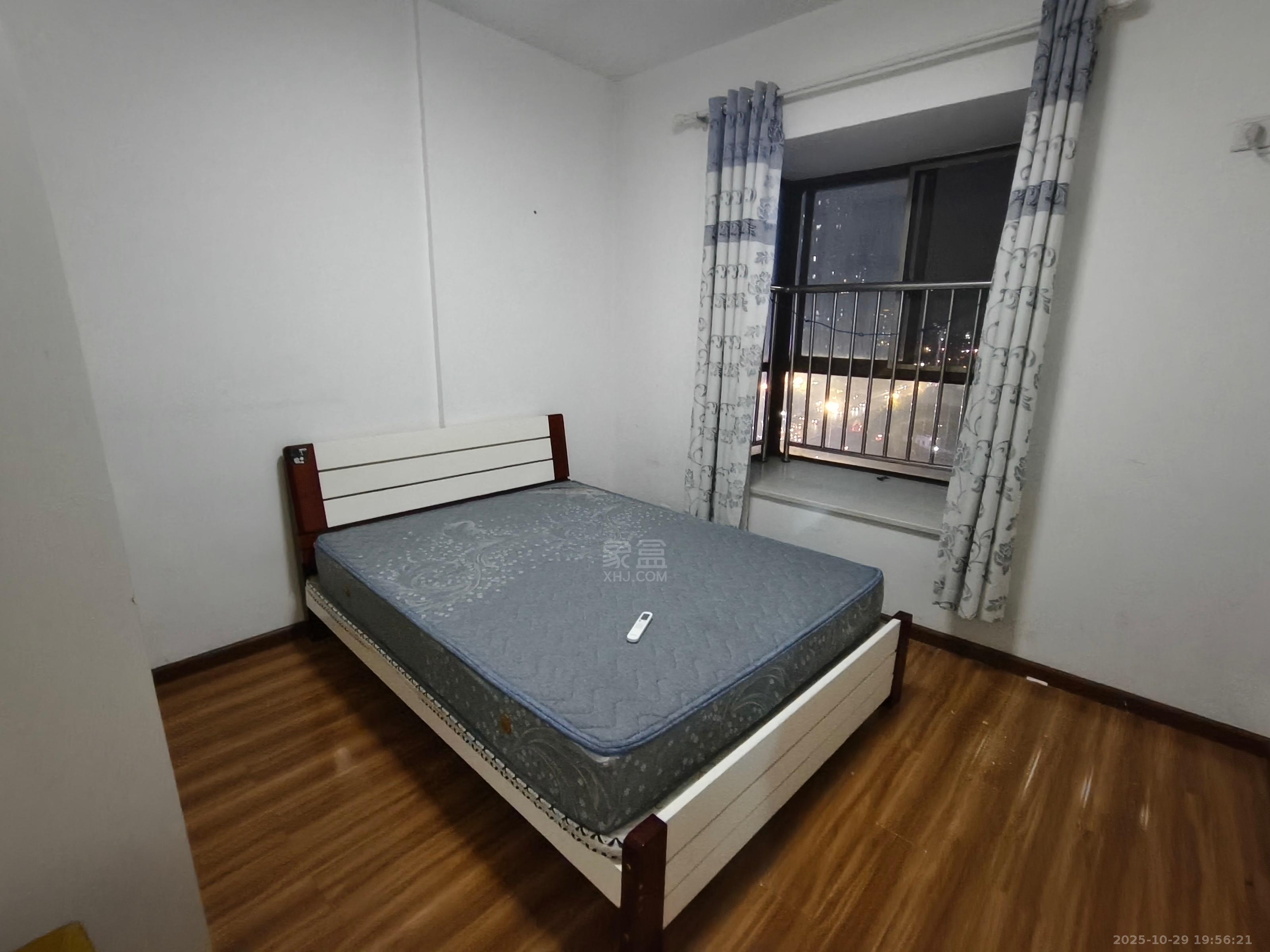 庐山恋  2室1厅1卫    1600.0元/月室内图