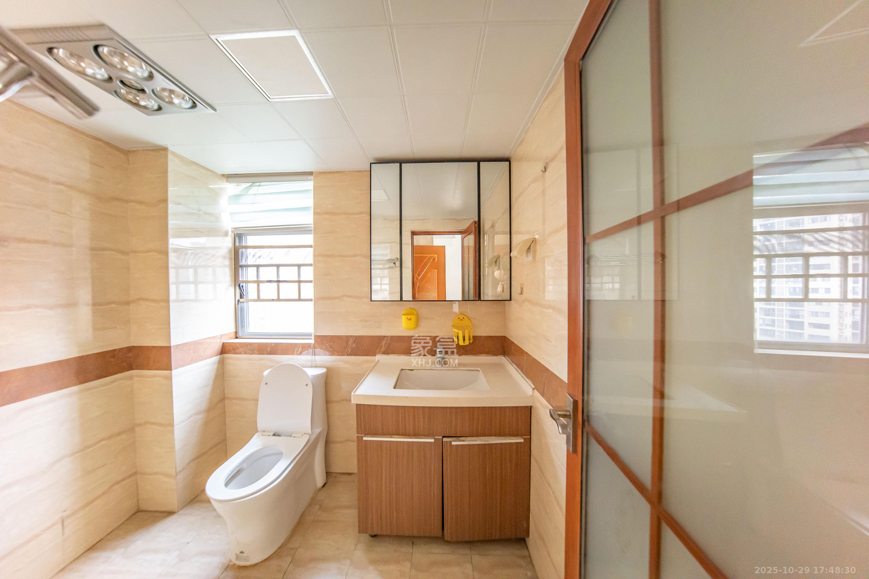 江山帝景哈佛  4室4厅1卫    126.0万卫生间