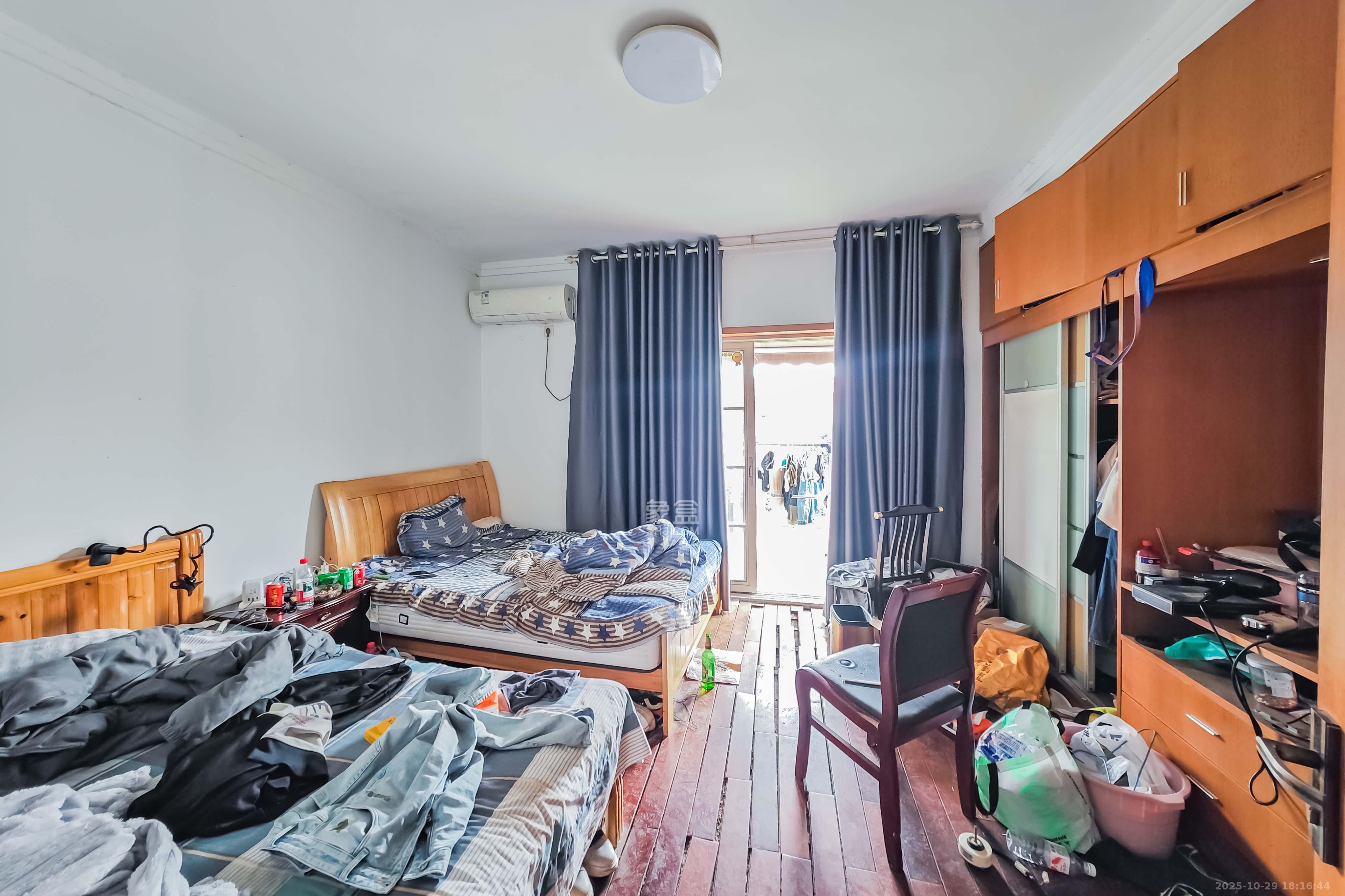 碧翠园（中房）  4室2厅3卫    188.0万卧室