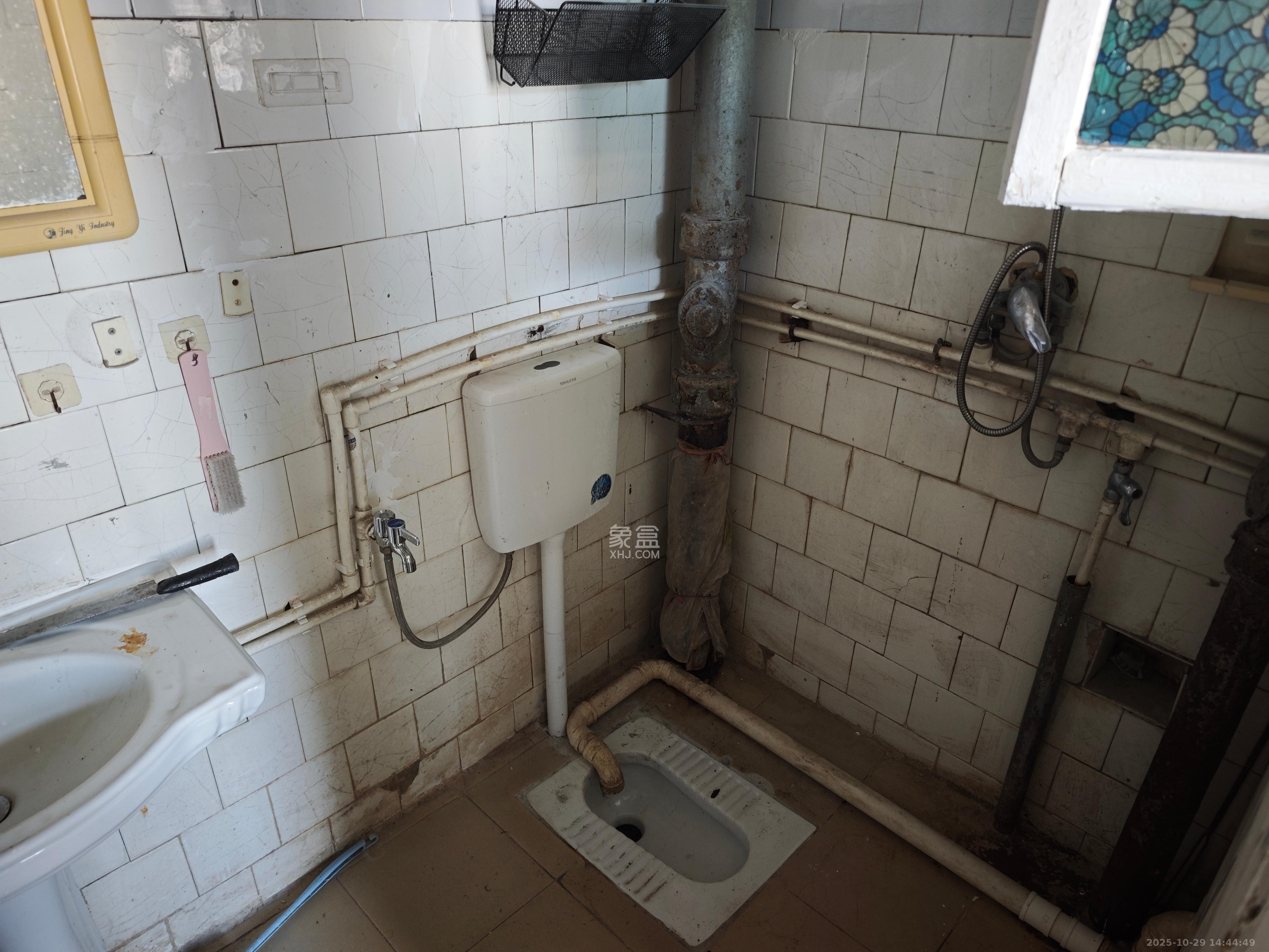 湖南省丝绸集团有限公司宿舍(人民西路288号) 3室1厅0卫 1500.0元/月 湖南省丝绸集团有限公司宿舍(人民西路288号) 3室1厅0卫 1500.0元/月室内图