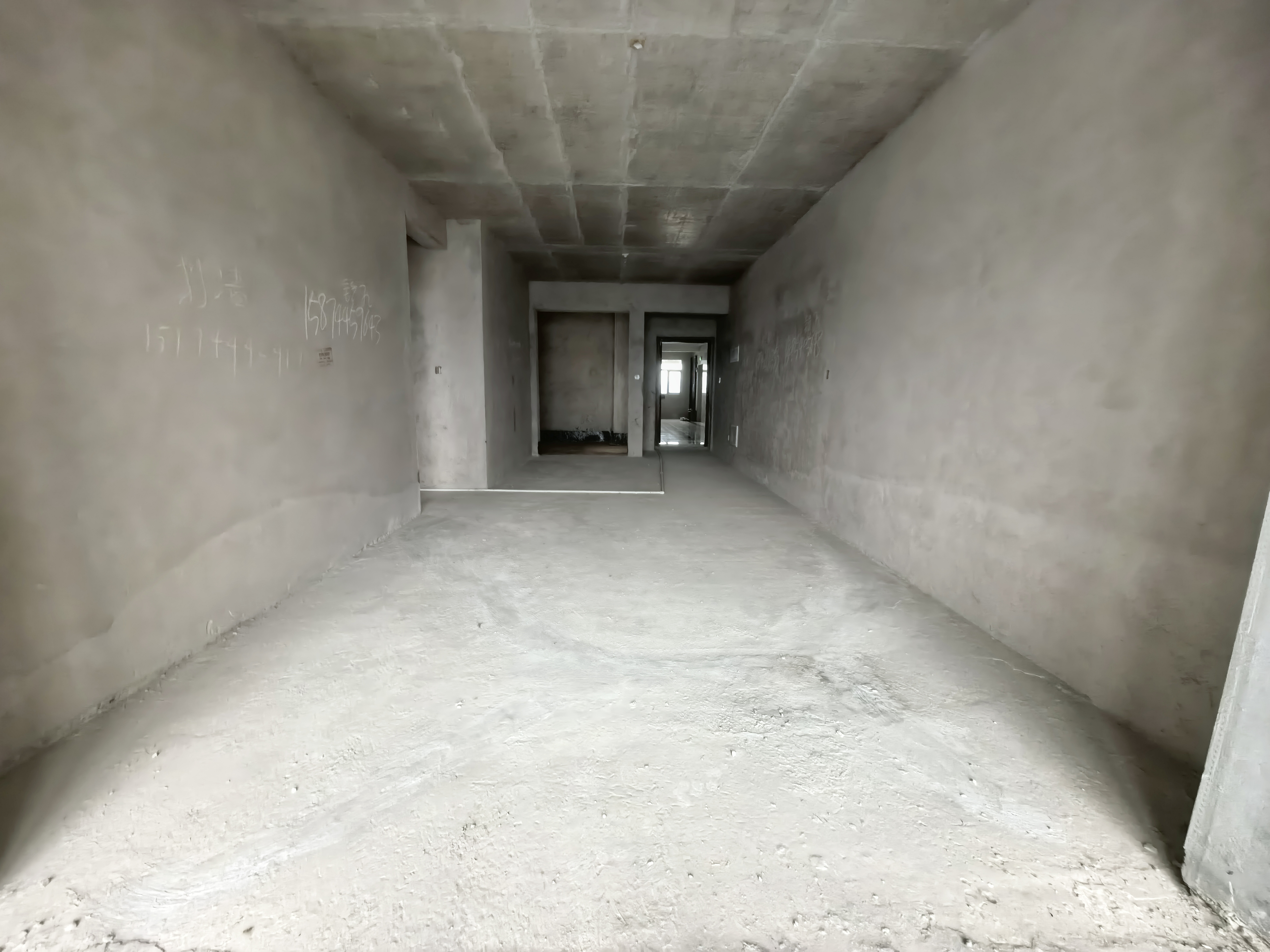 昊天珑璟湾  3室2厅1卫    55.0万客厅