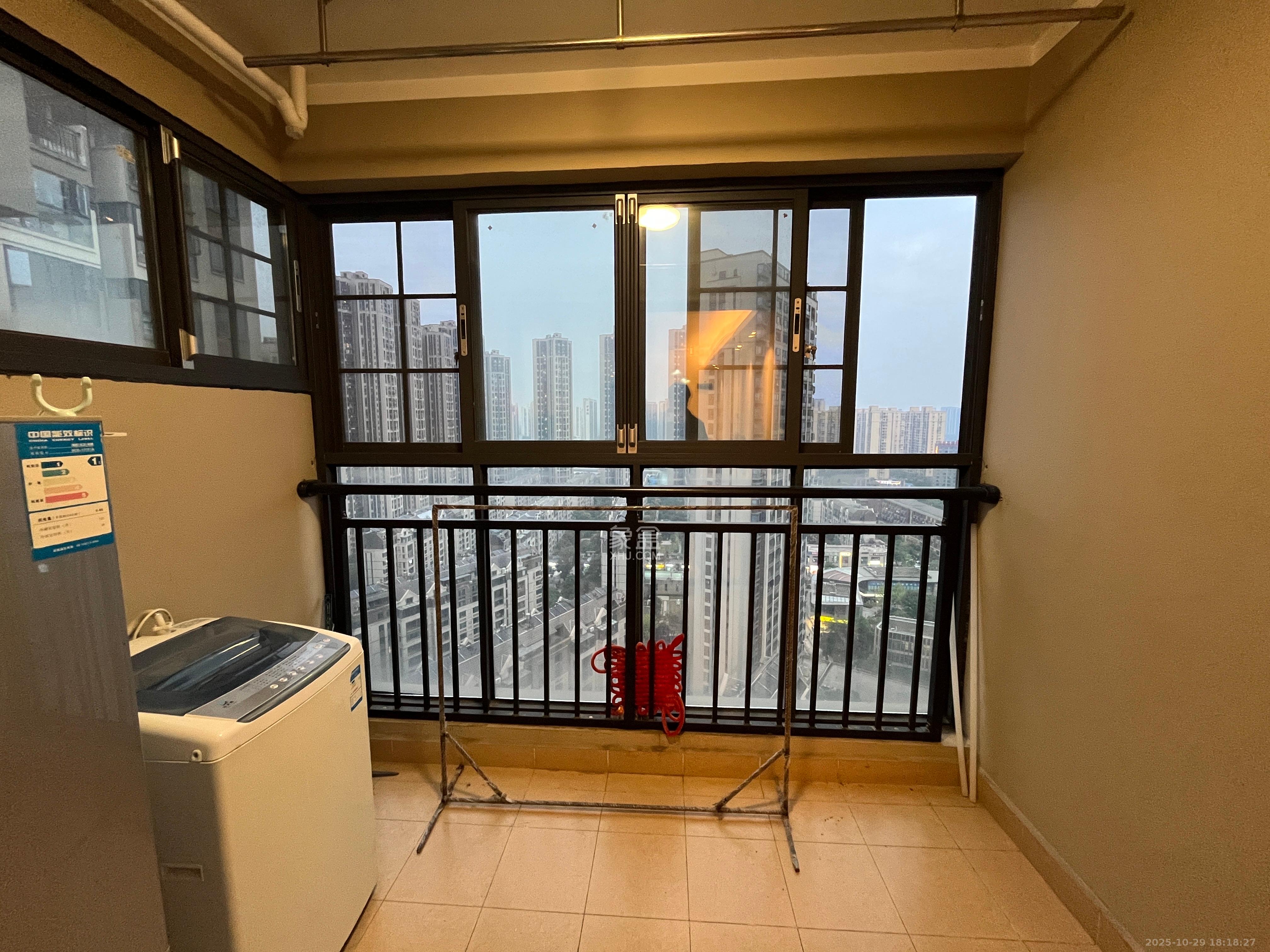 万科魅力之城观澜里 3室2厅1卫 2400.0元/月 万科魅力之城观澜里 3室2厅1卫 2400.0元/月室内图