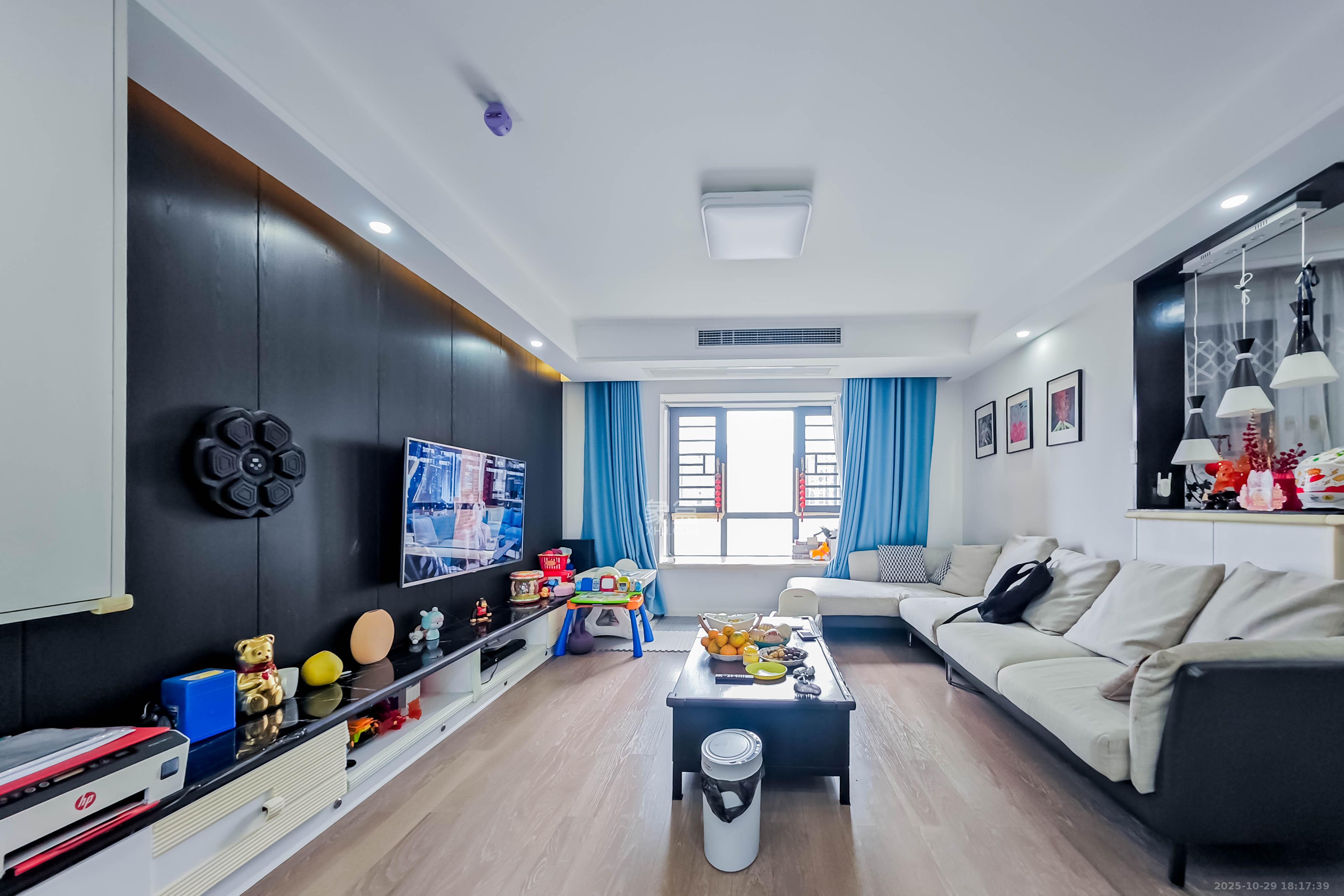 半山壹号 3室2厅2卫 155.0万 半山壹号 3室2厅2卫 155.0万客厅