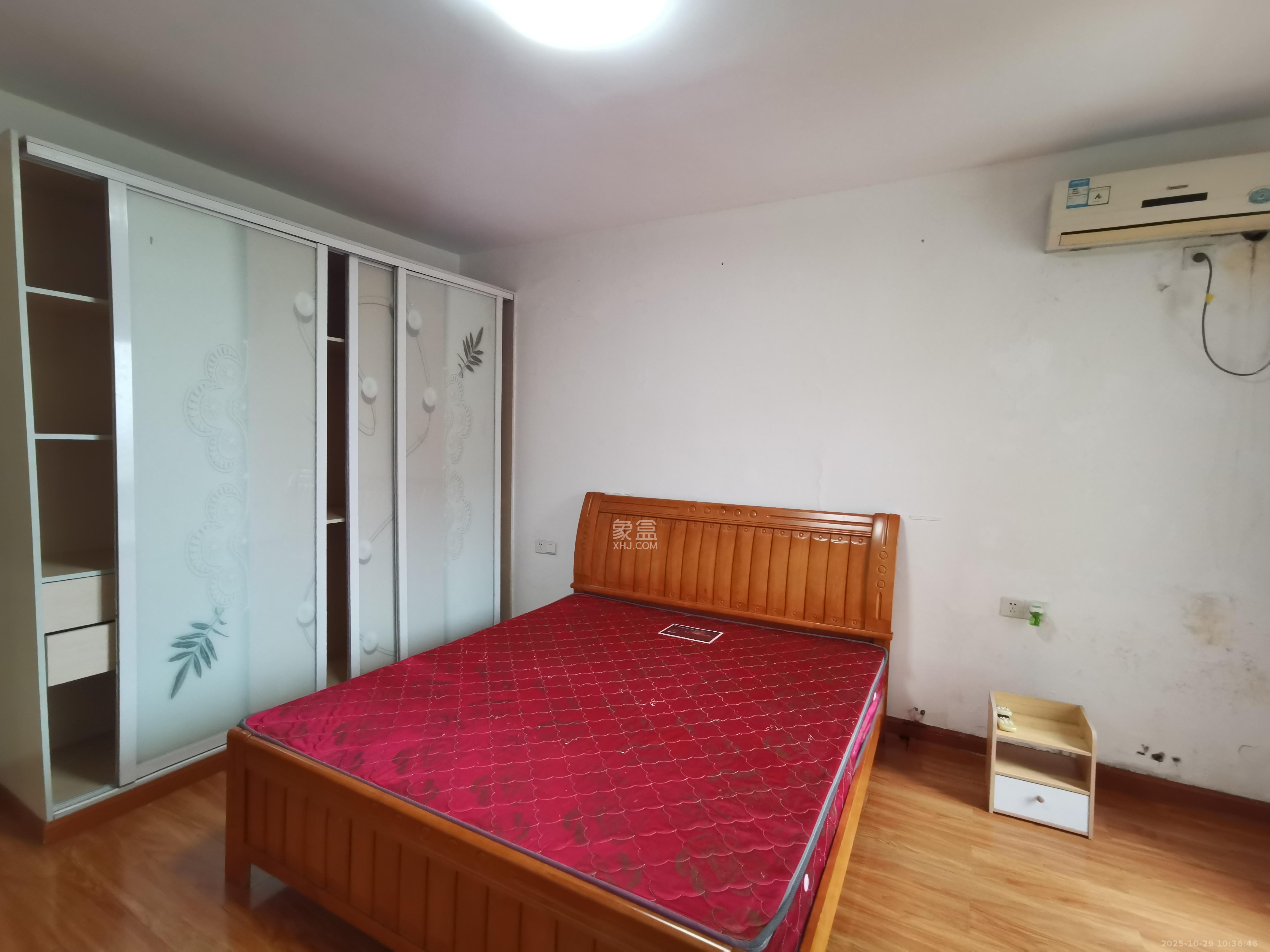 三一街区  3室2厅1卫    1800.0元/月室内图