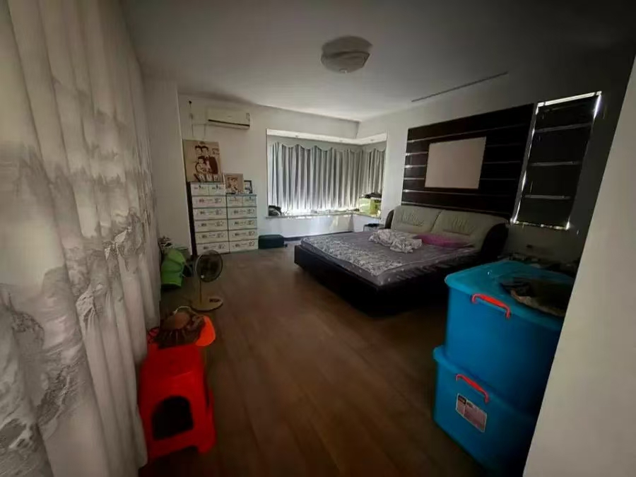 紫荆花园一期  4室2厅3卫    380.0万 紫荆花园一期  4室2厅3卫    380.0万室内图