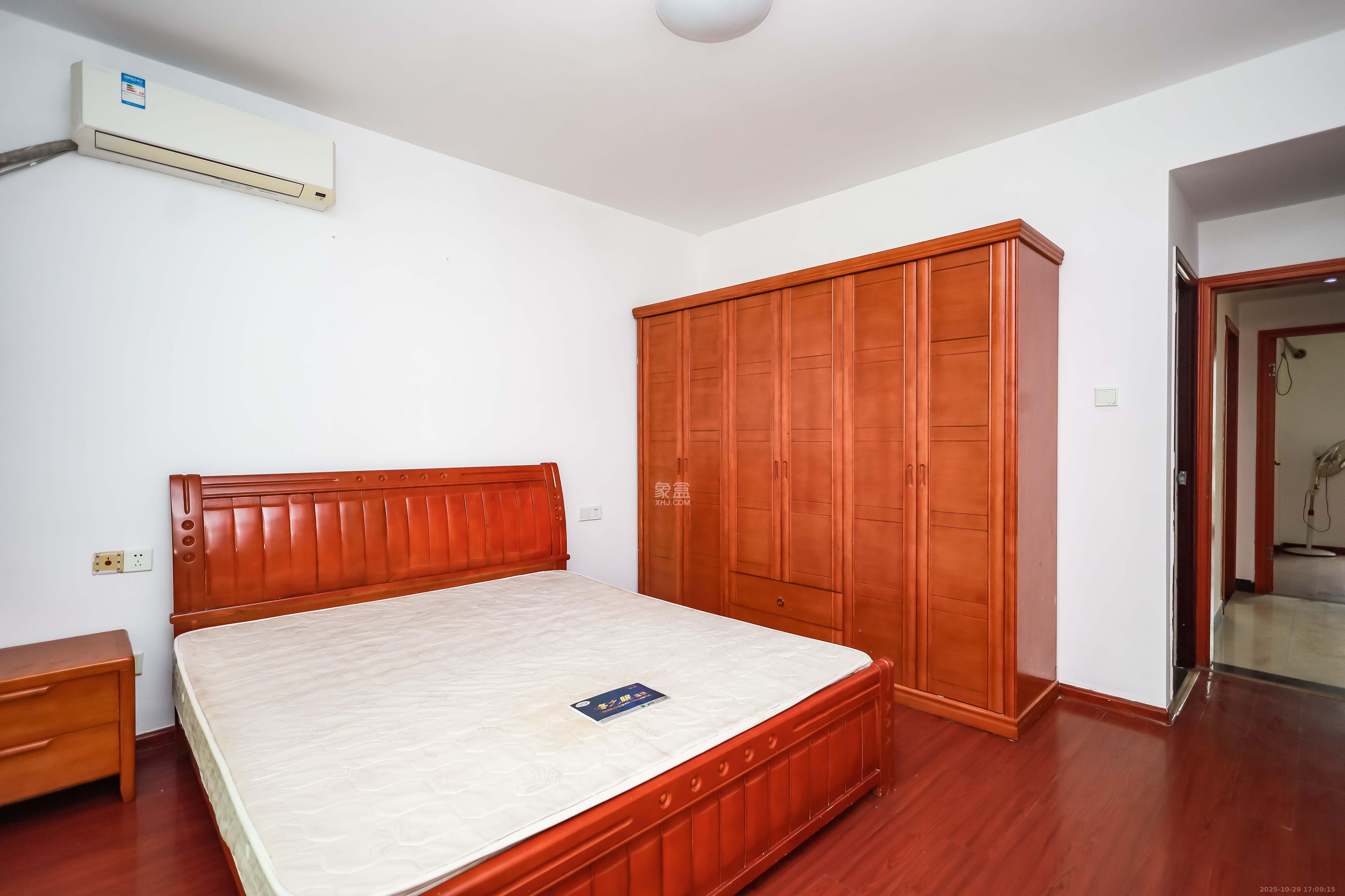 卓越蔚蓝海岸一期  3室2厅2卫    150.0万卧室