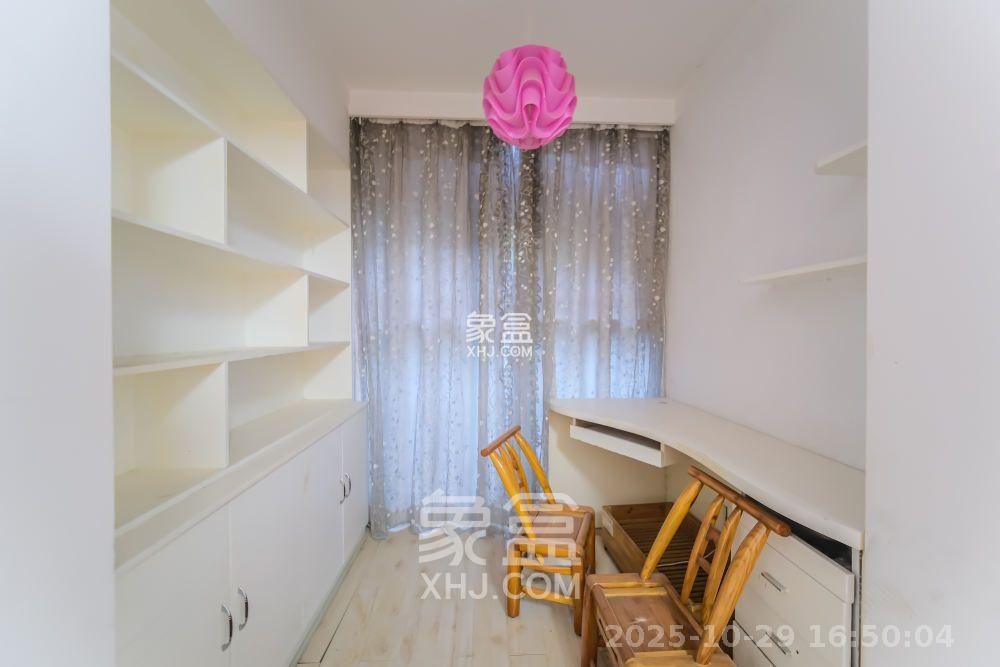 四季星城  3室2厅2卫    1700.0元/月室内图