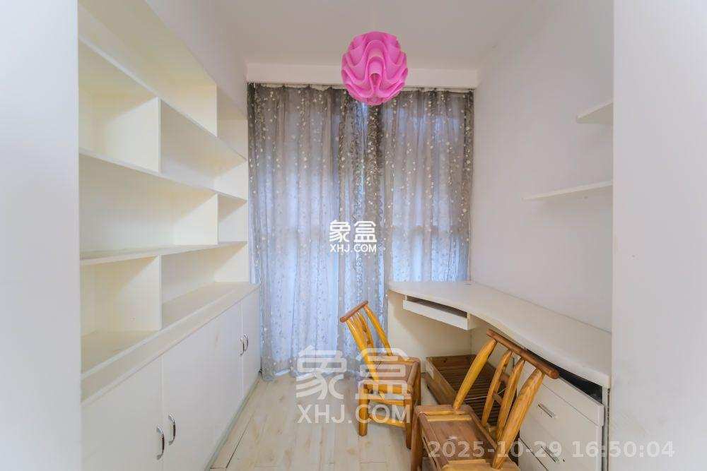 四季星城  3室2厅2卫    1700.0元/月 四季星城  3室2厅2卫    1700.0元/月室内图