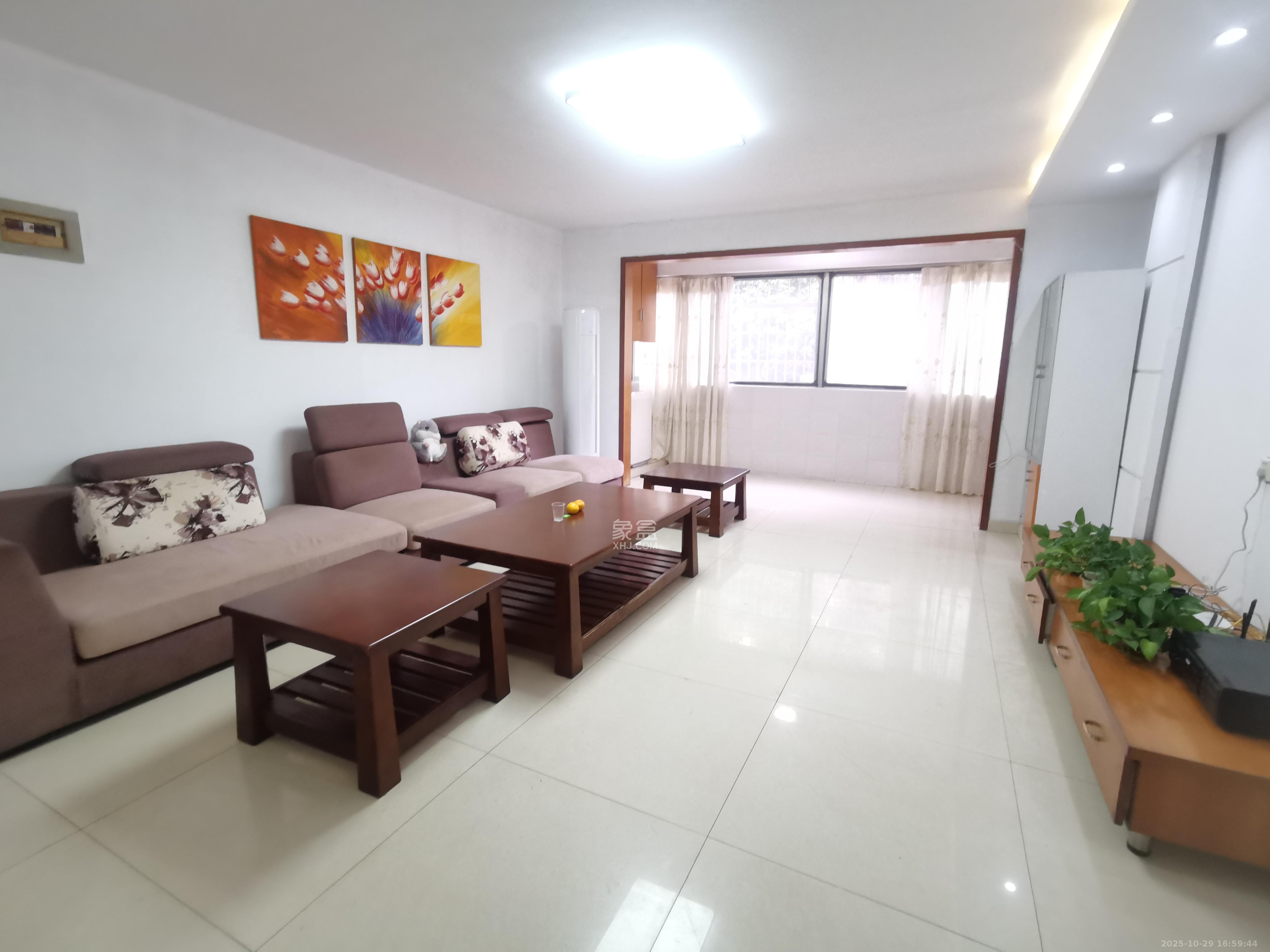 湘卫花苑  3室2厅2卫    2400.0元/月室内图