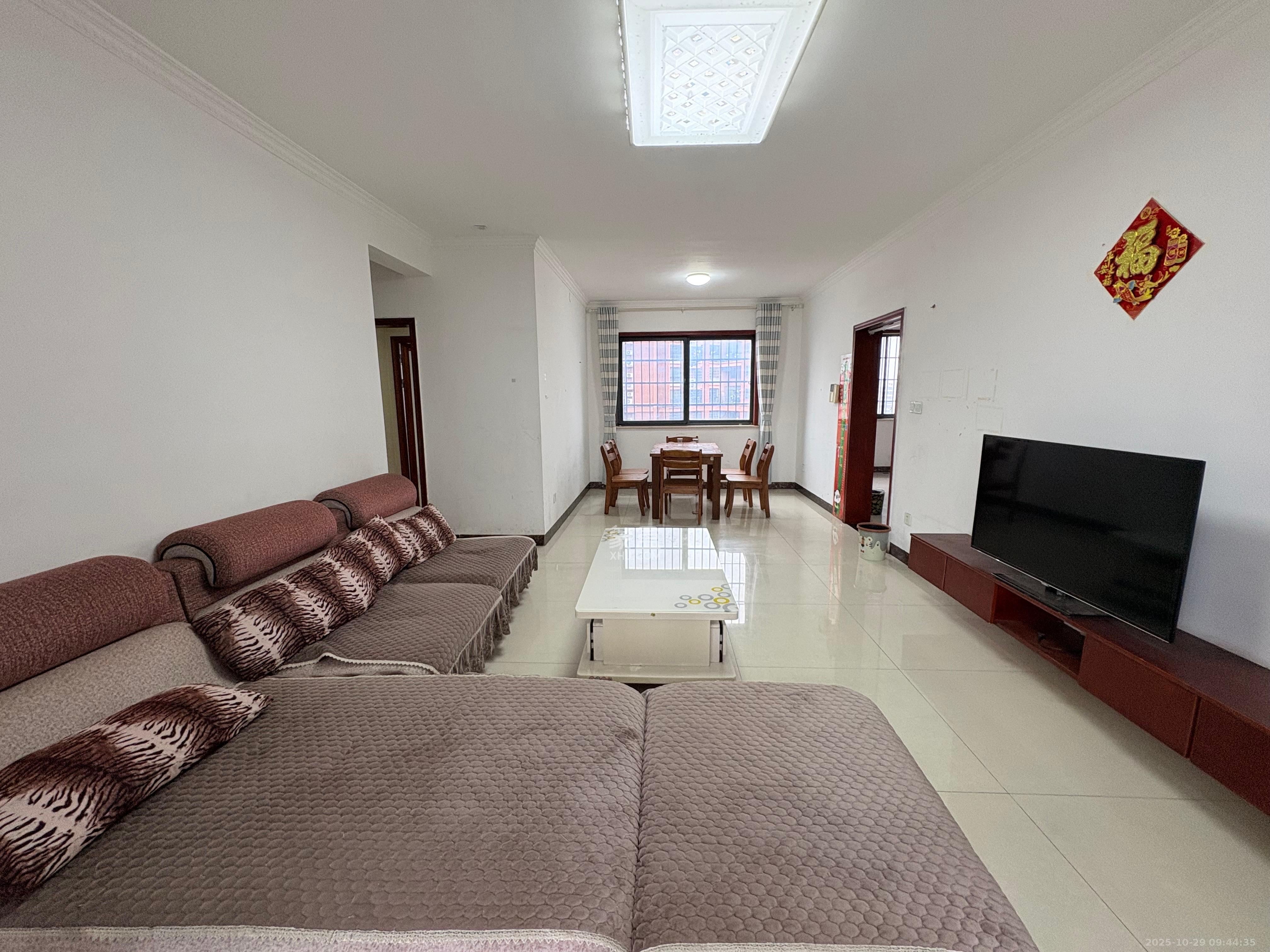 海德公园  3室2厅2卫    2100.0元/月 海德公园  3室2厅2卫    2100.0元/月室内图