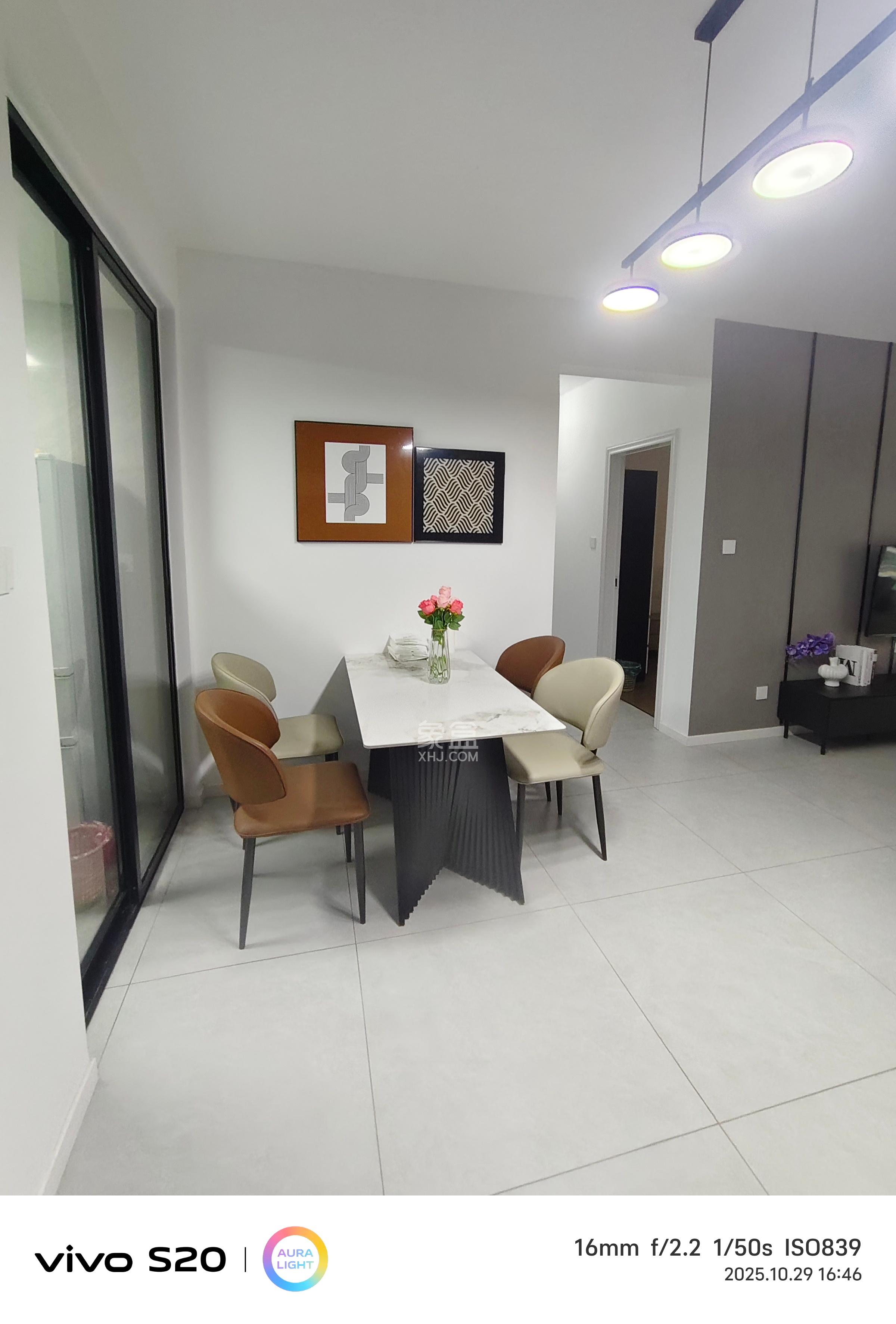 荣盛城 4室2厅2卫 3200.0元/月 荣盛城 4室2厅2卫 3200.0元/月室内图