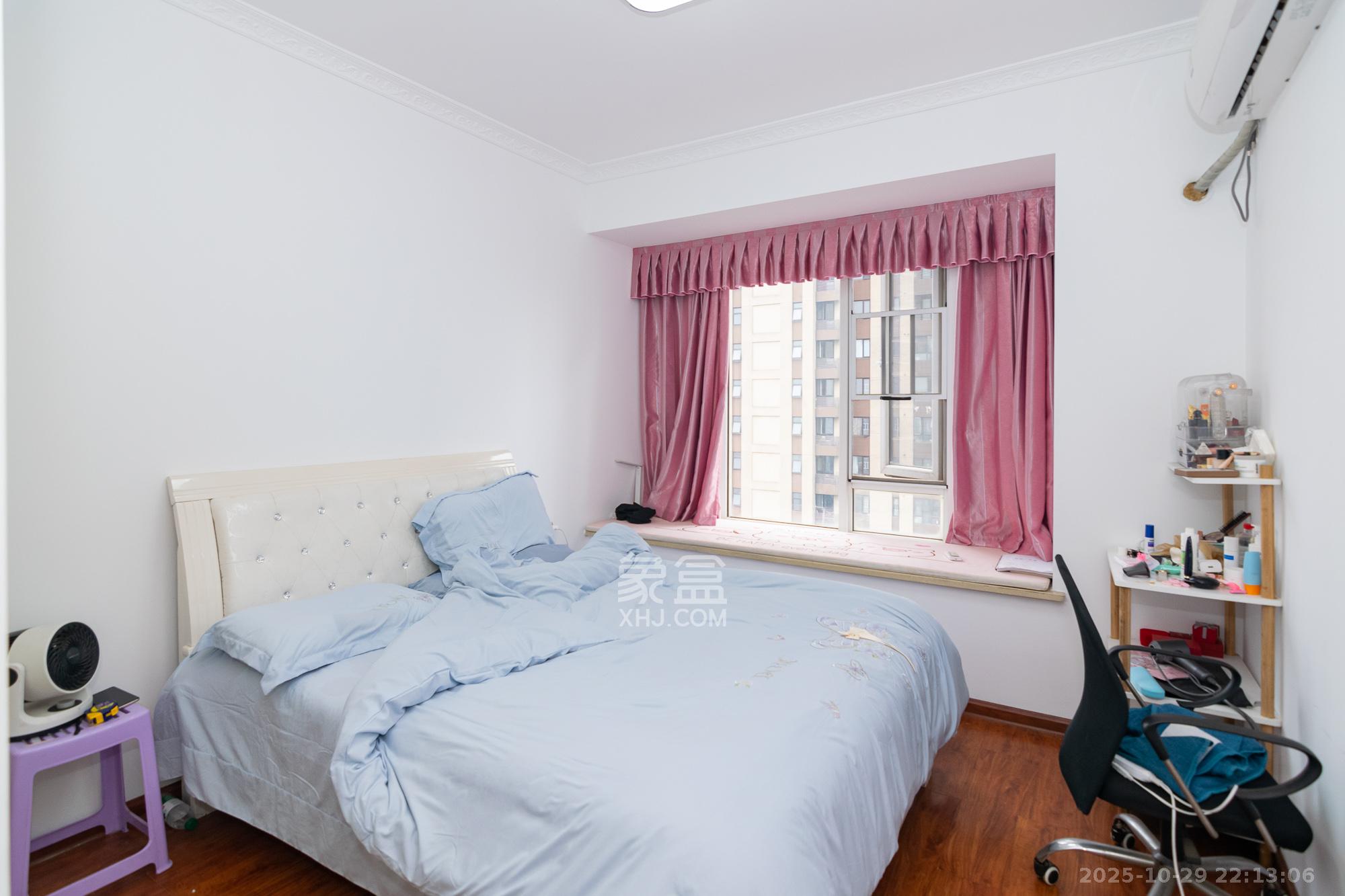 金地三千府(金地湖山樾、金地自在城)  2室2厅1卫    49.0万 金地三千府(金地湖山樾、金地自在城)  2室2厅1卫    49.0万卧室