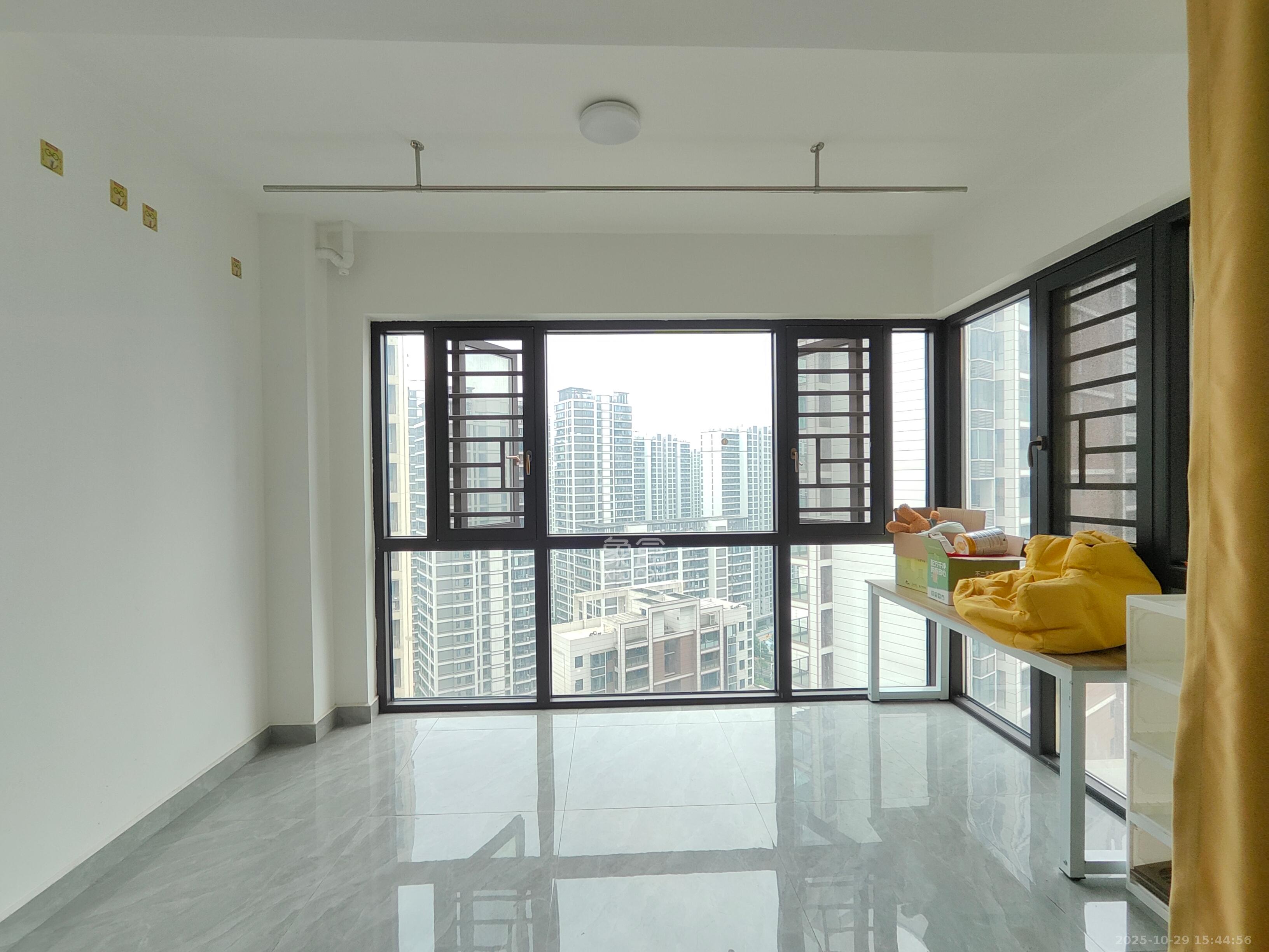 长燃润和天地（长润小区印湘江）  4室2厅2卫    2400.0元/月室内图