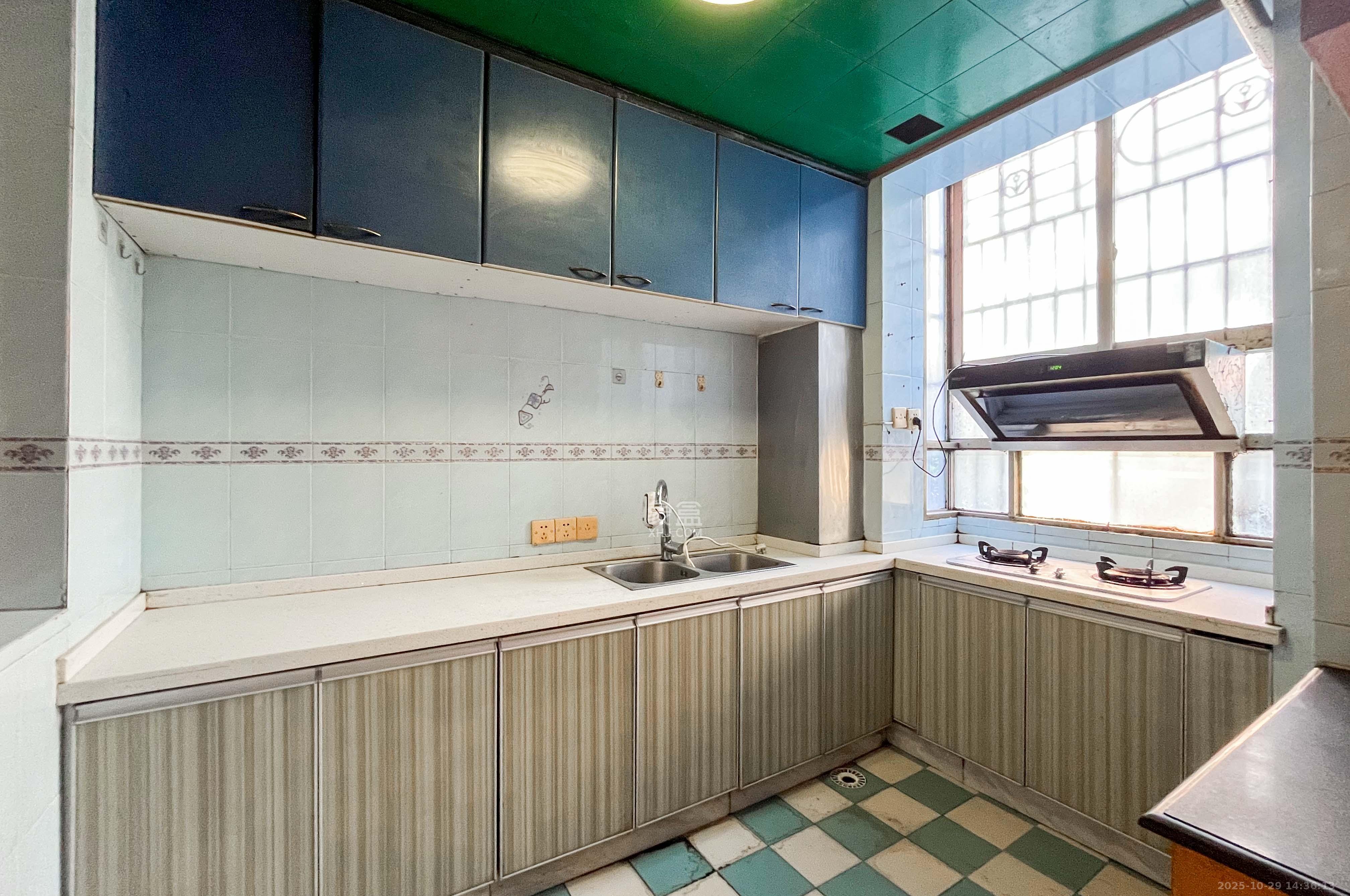 阳明山庄  3室2厅2卫    67.0万厨房