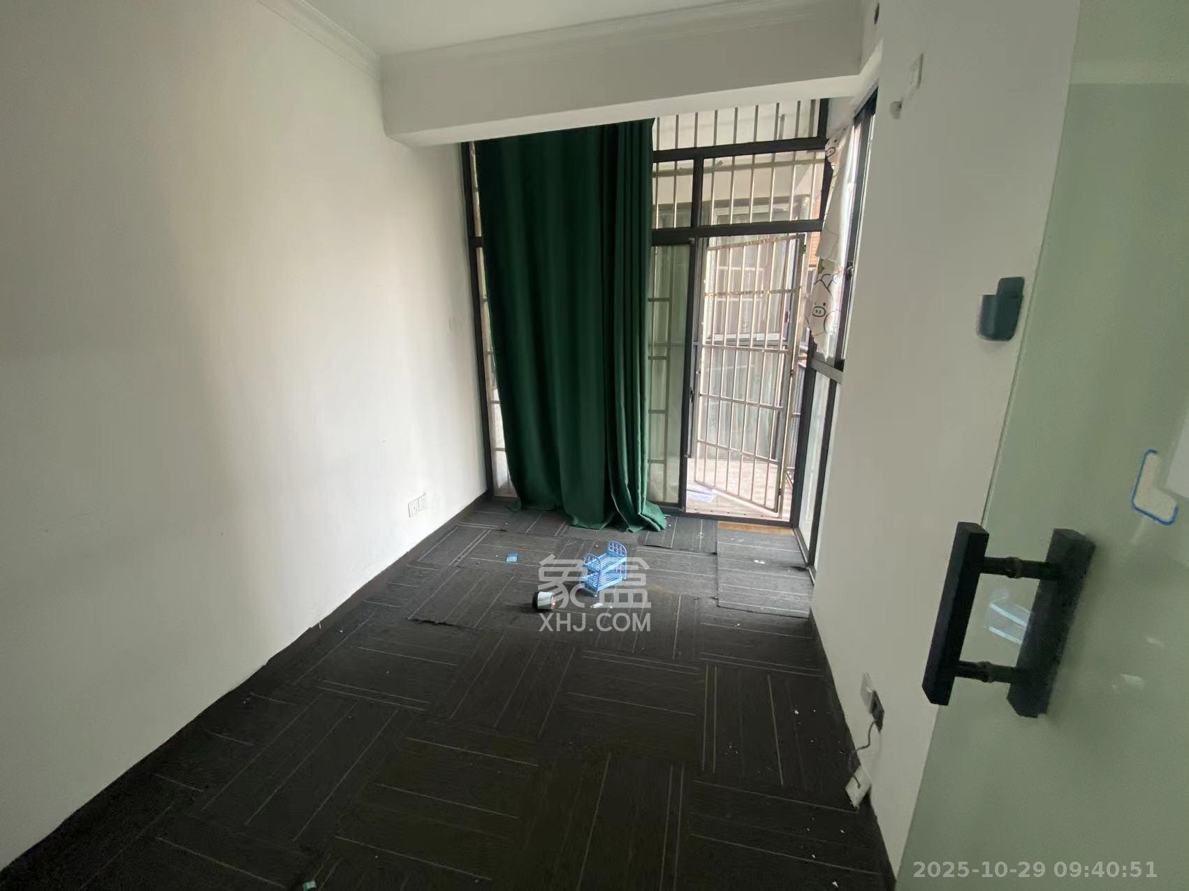 华城广场 3室2厅1卫 2950.0元/月 华城广场 3室2厅1卫 2950.0元/月室内图