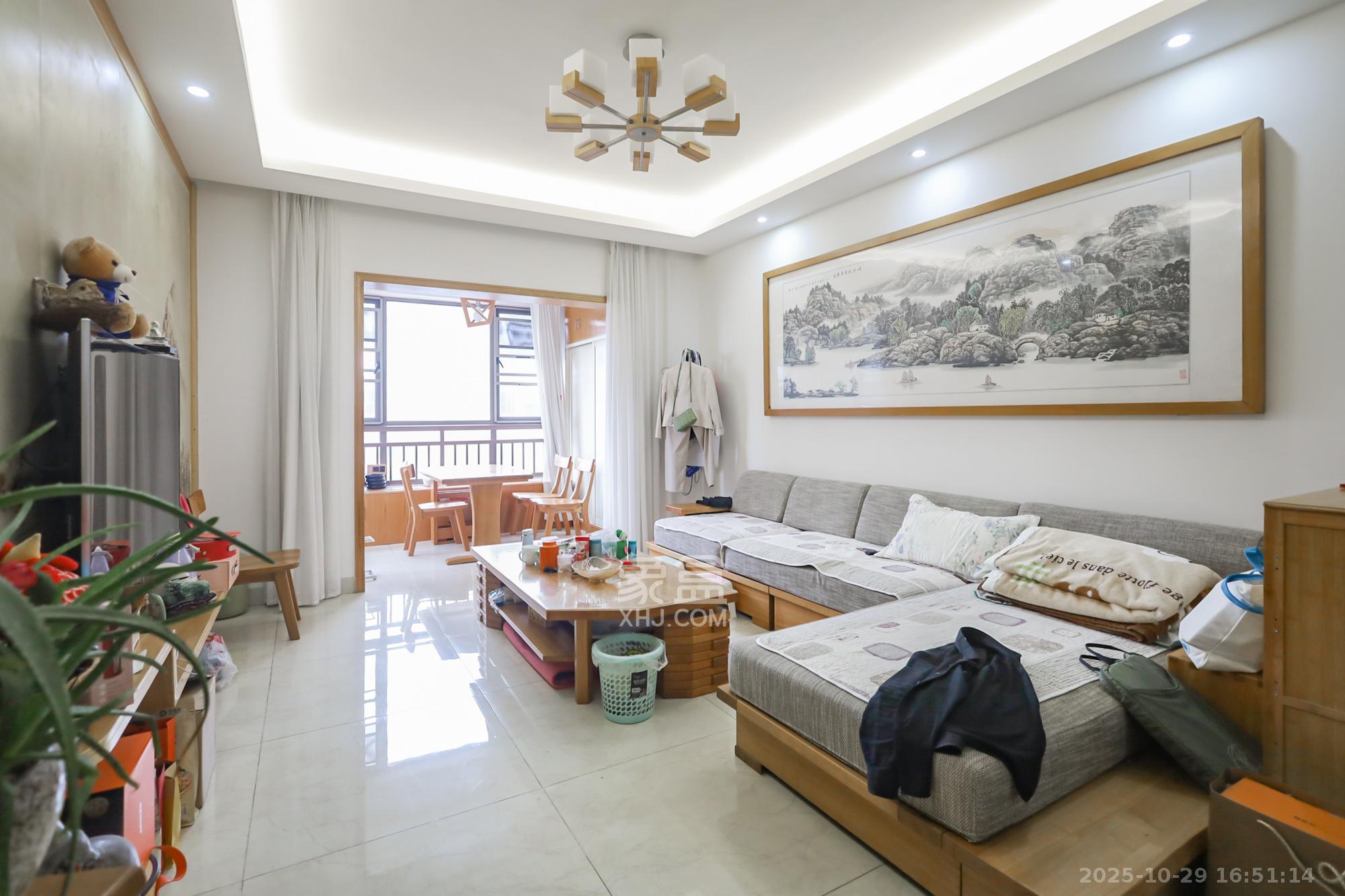 世茂铂翠湾二期  3室2厅1卫    139.8万客厅