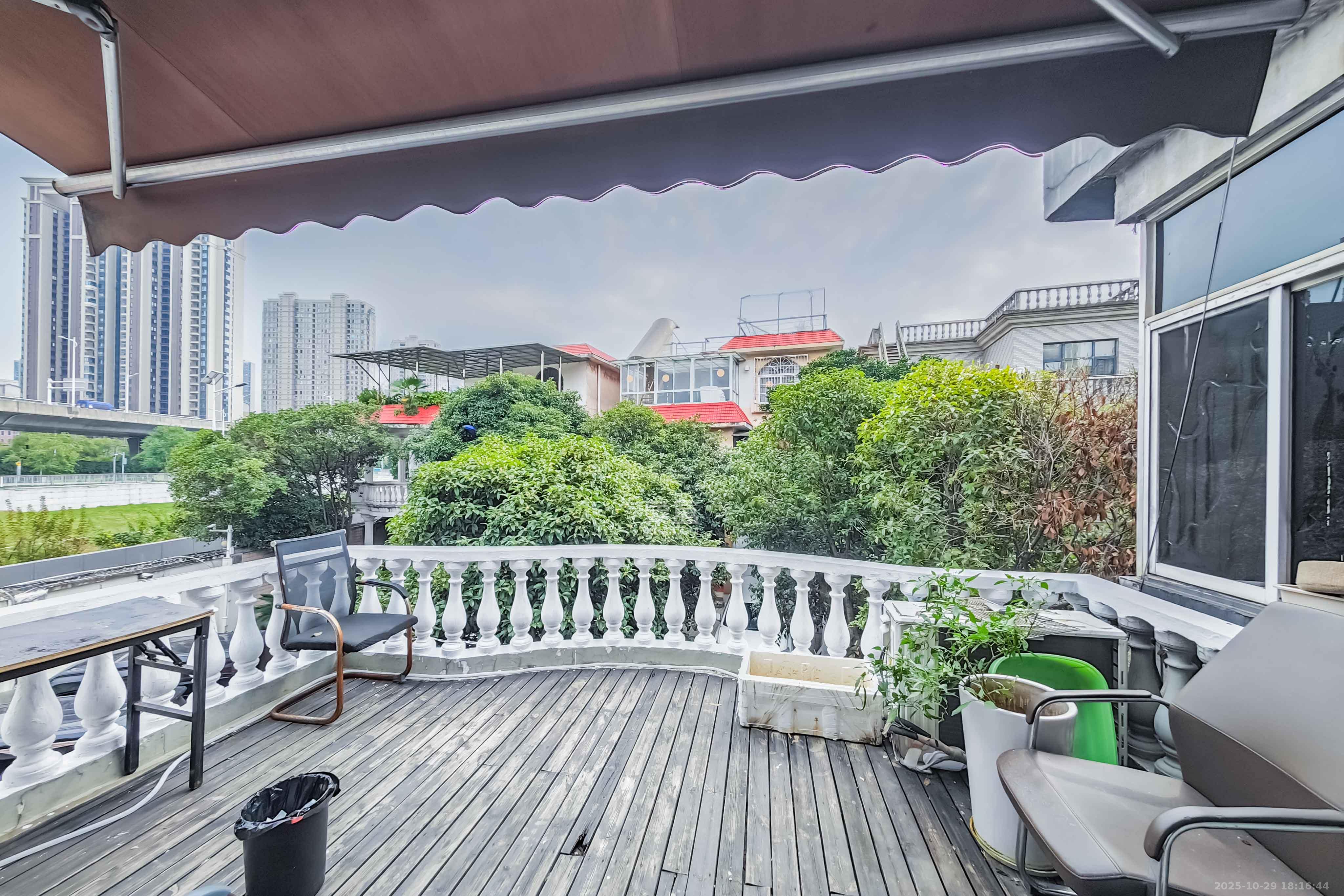 碧翠园（中房）  4室2厅3卫    188.0万其他