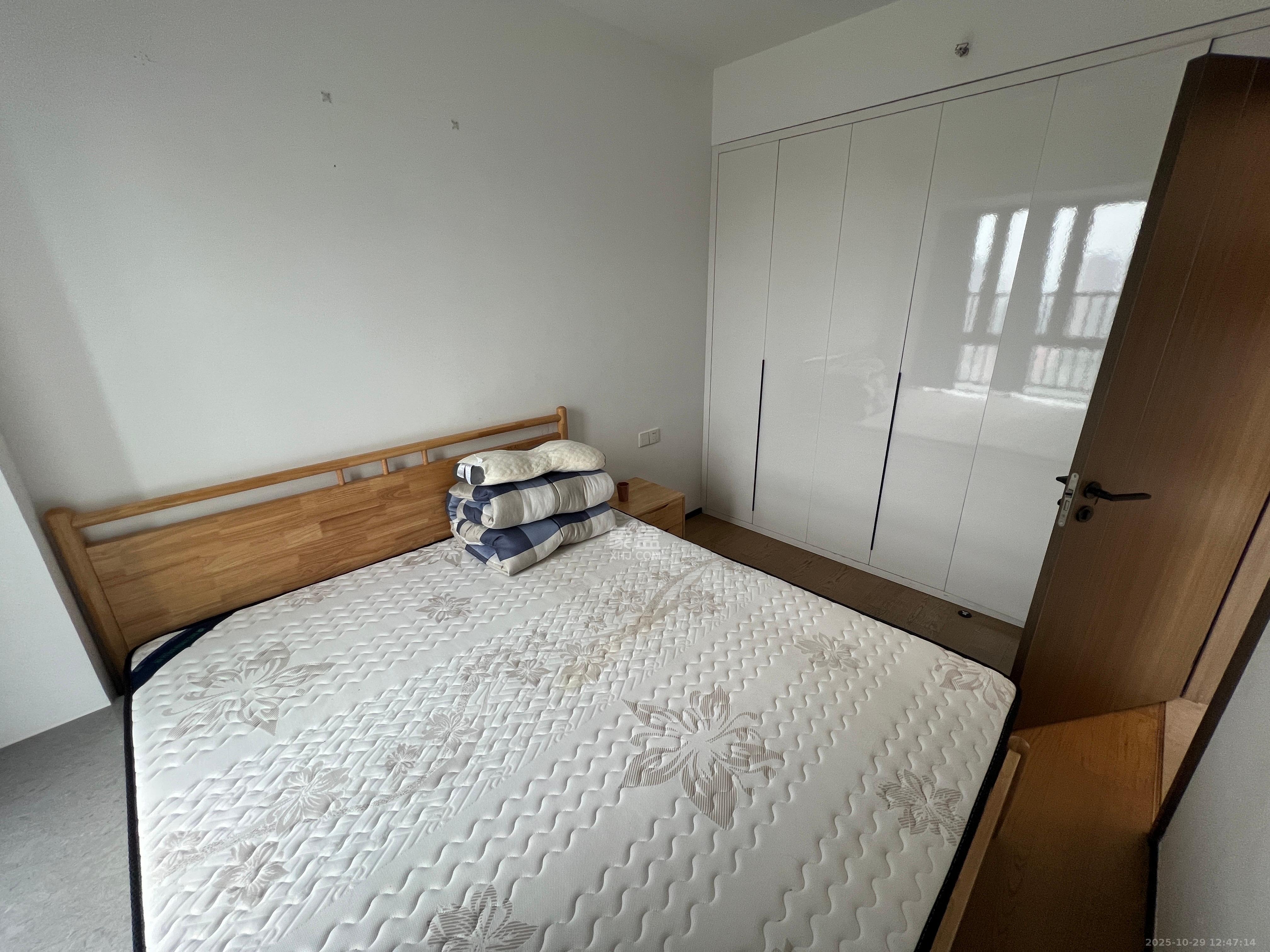 万科金色梦想D区  1室1厅1卫    2000.0元/月室内图