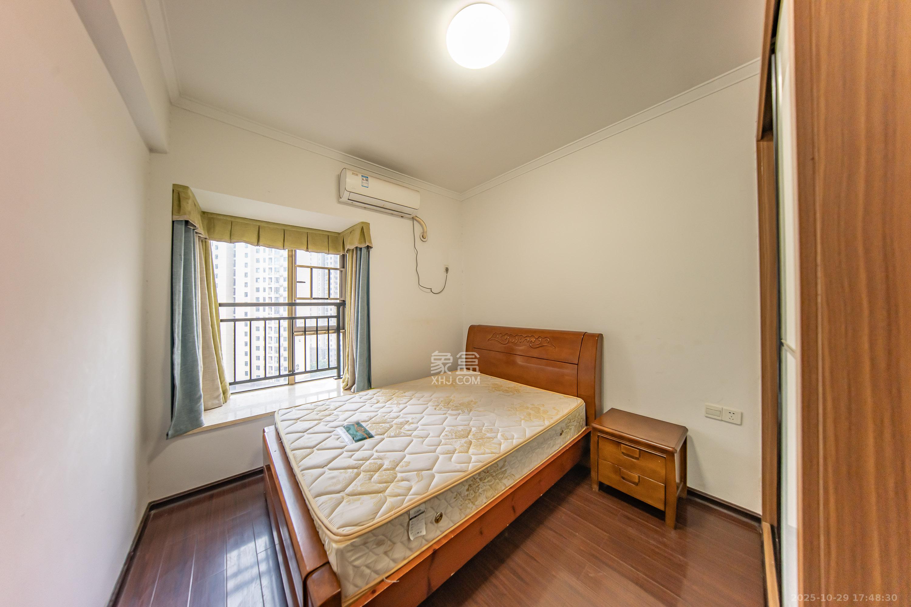 江山帝景哈佛  4室4厅1卫    126.0万卧室