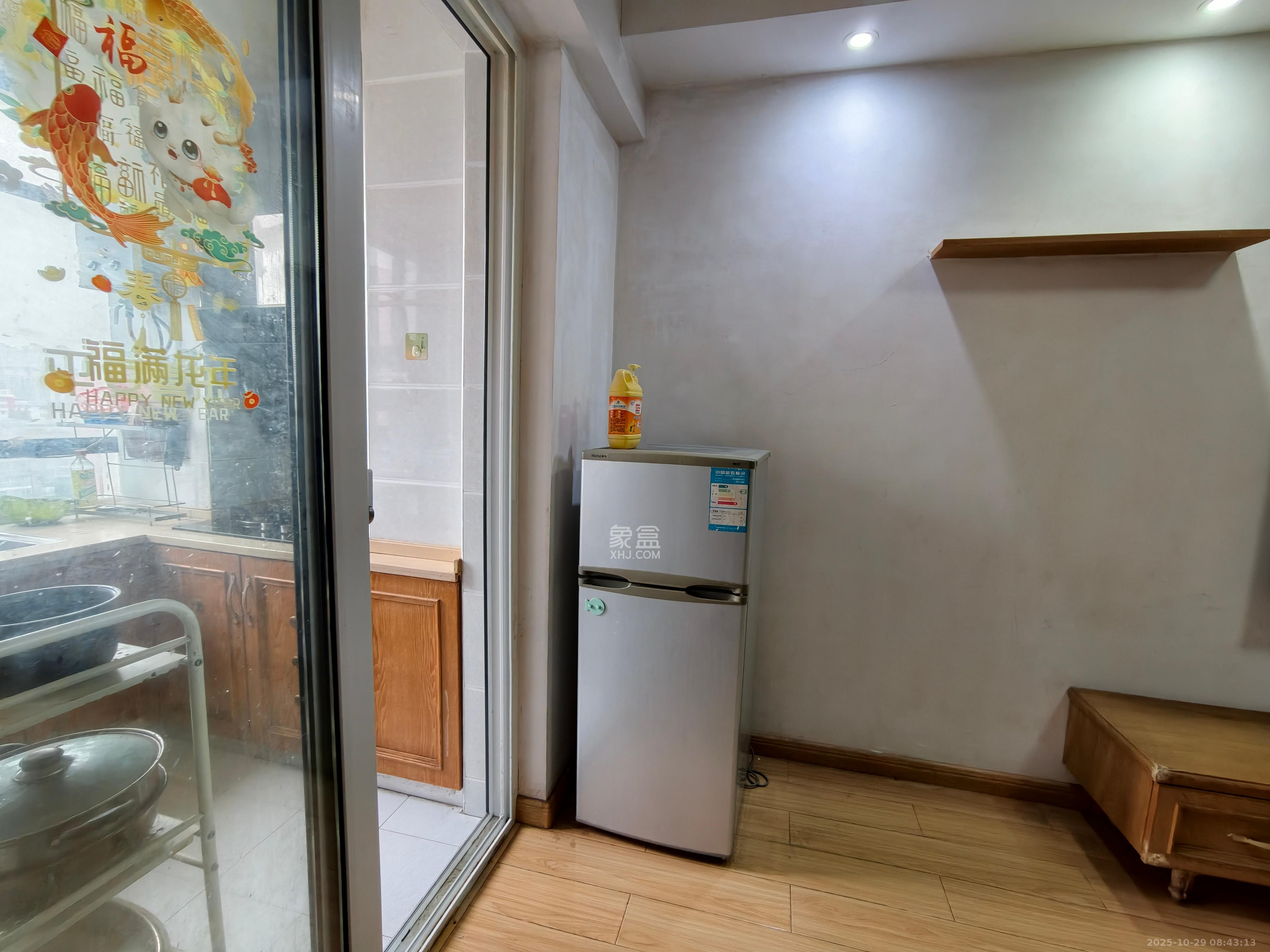 山水湾  1室1厅1卫    1300.0元/月 山水湾  1室1厅1卫    1300.0元/月室内图