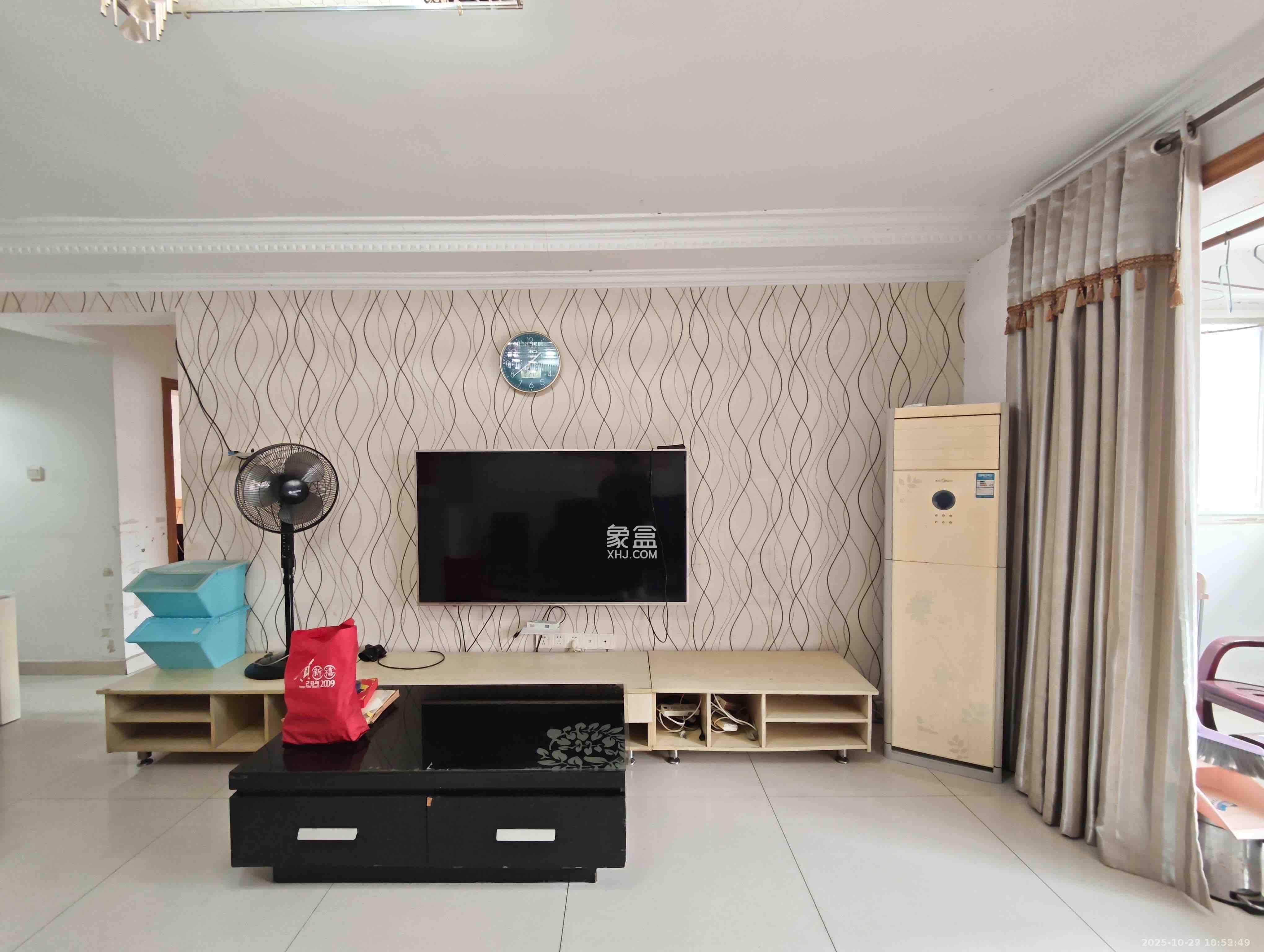 景环小区  4室2厅1卫    1800.0元/月 景环小区  4室2厅1卫    1800.0元/月室内图