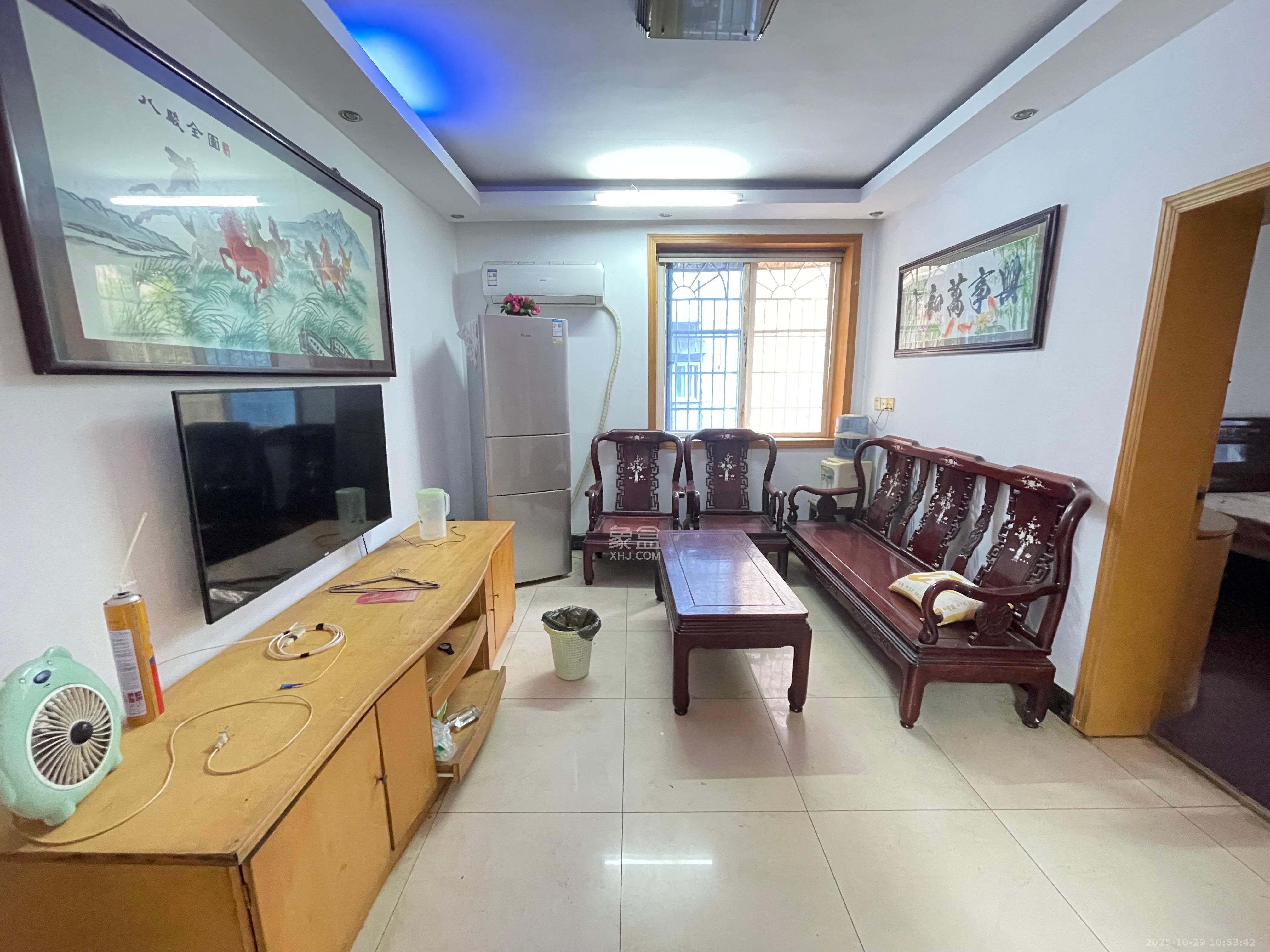 湖南医大附二院红旗区宿舍 2室1厅1卫 2000.0元/月 湖南医大附二院红旗区宿舍 2室1厅1卫 2000.0元/月室内图