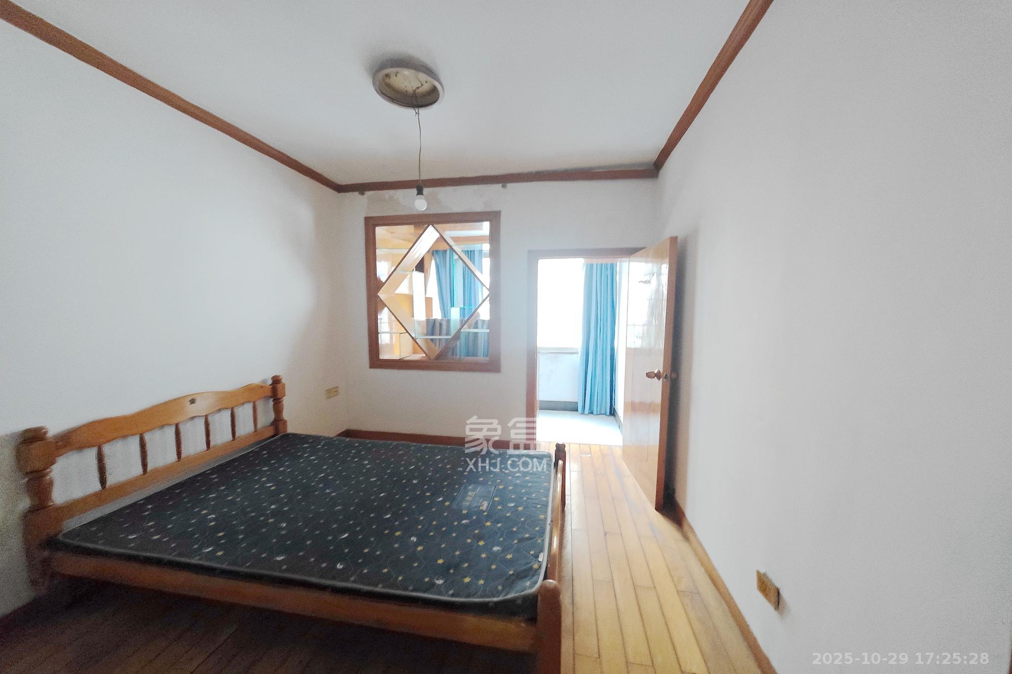 四达花苑 2室1厅1卫 39.8万 四达花苑 2室1厅1卫 39.8万卧室