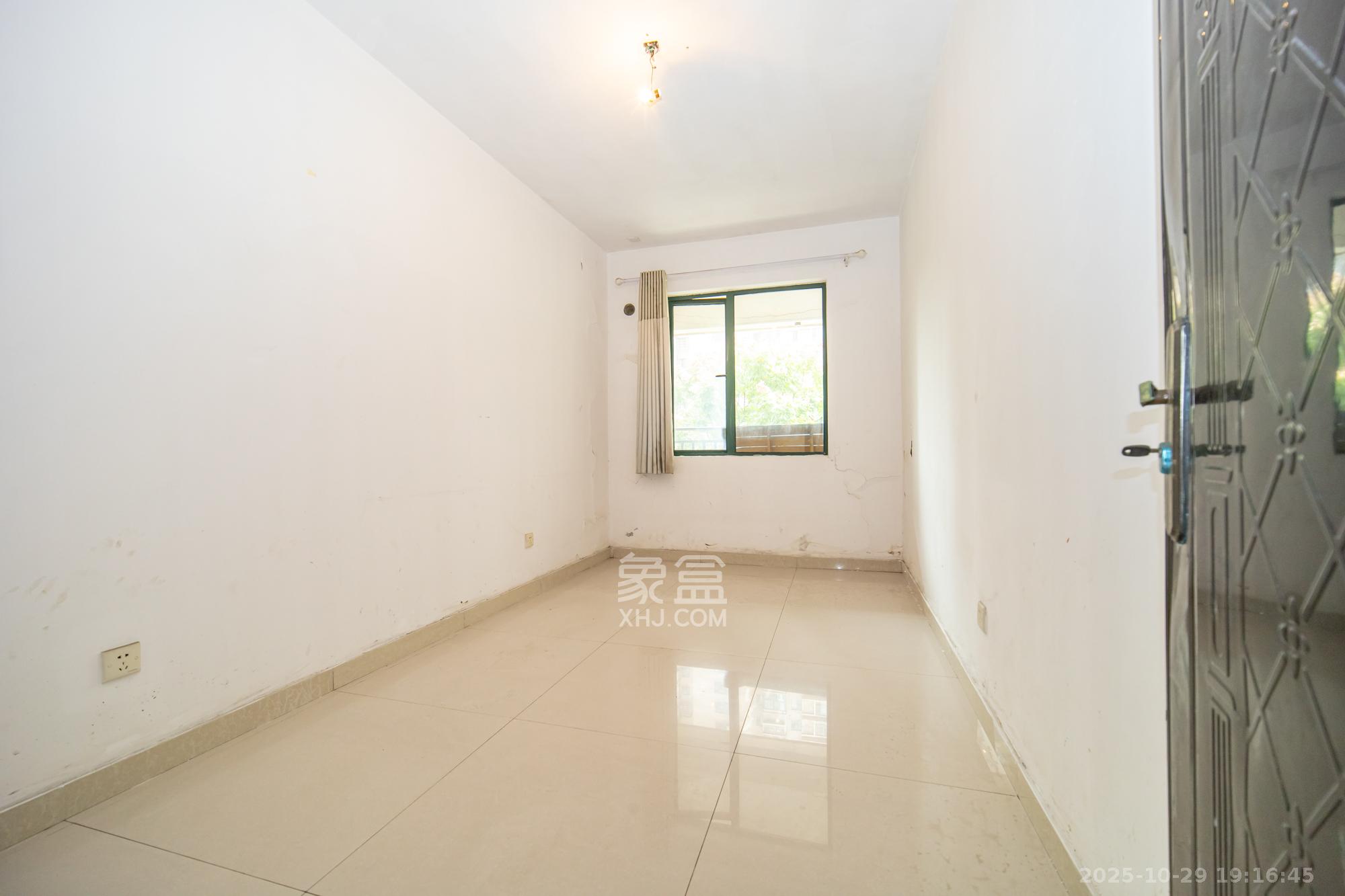 绿洲花园 3室2厅2卫 120.0万 绿洲花园 3室2厅2卫 120.0万卧室