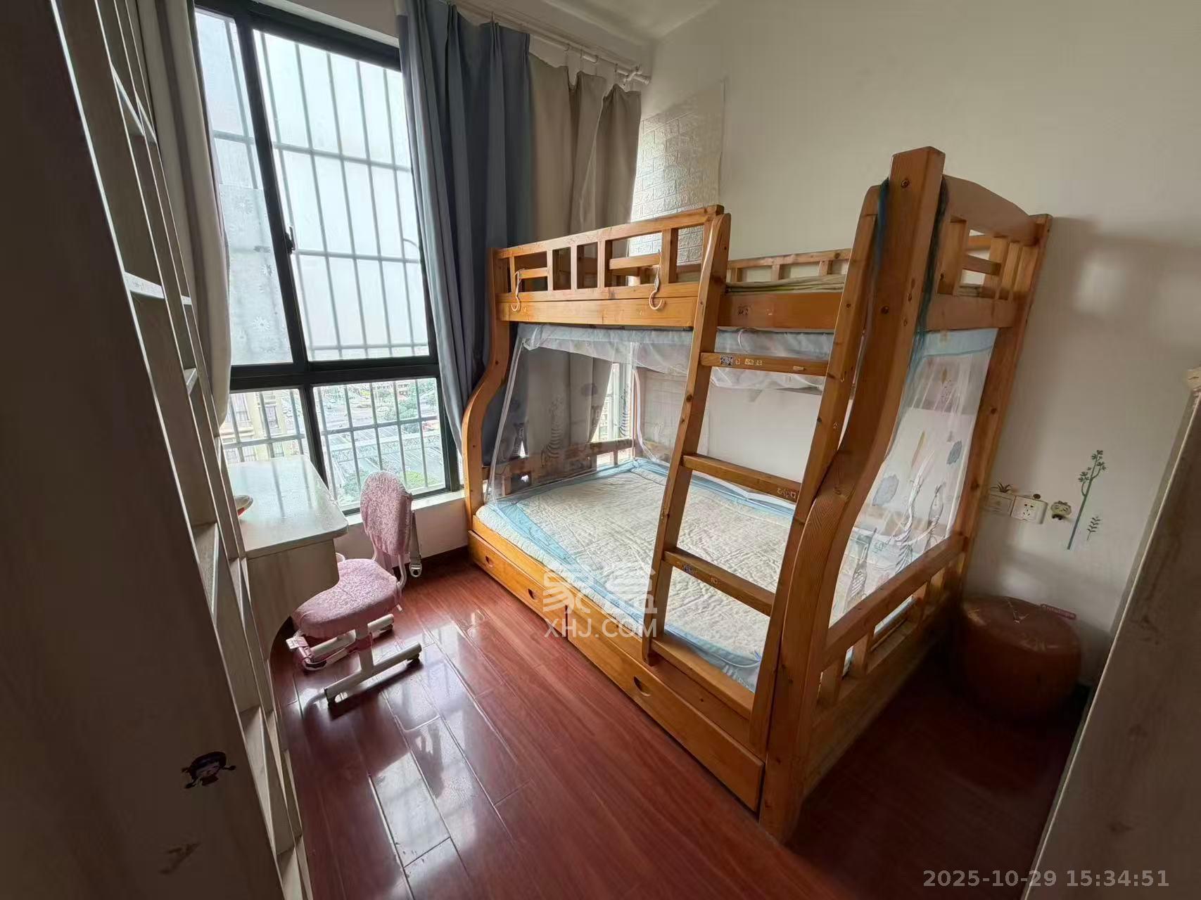 枫华府第  3室2厅2卫    1800.0元/月室内图