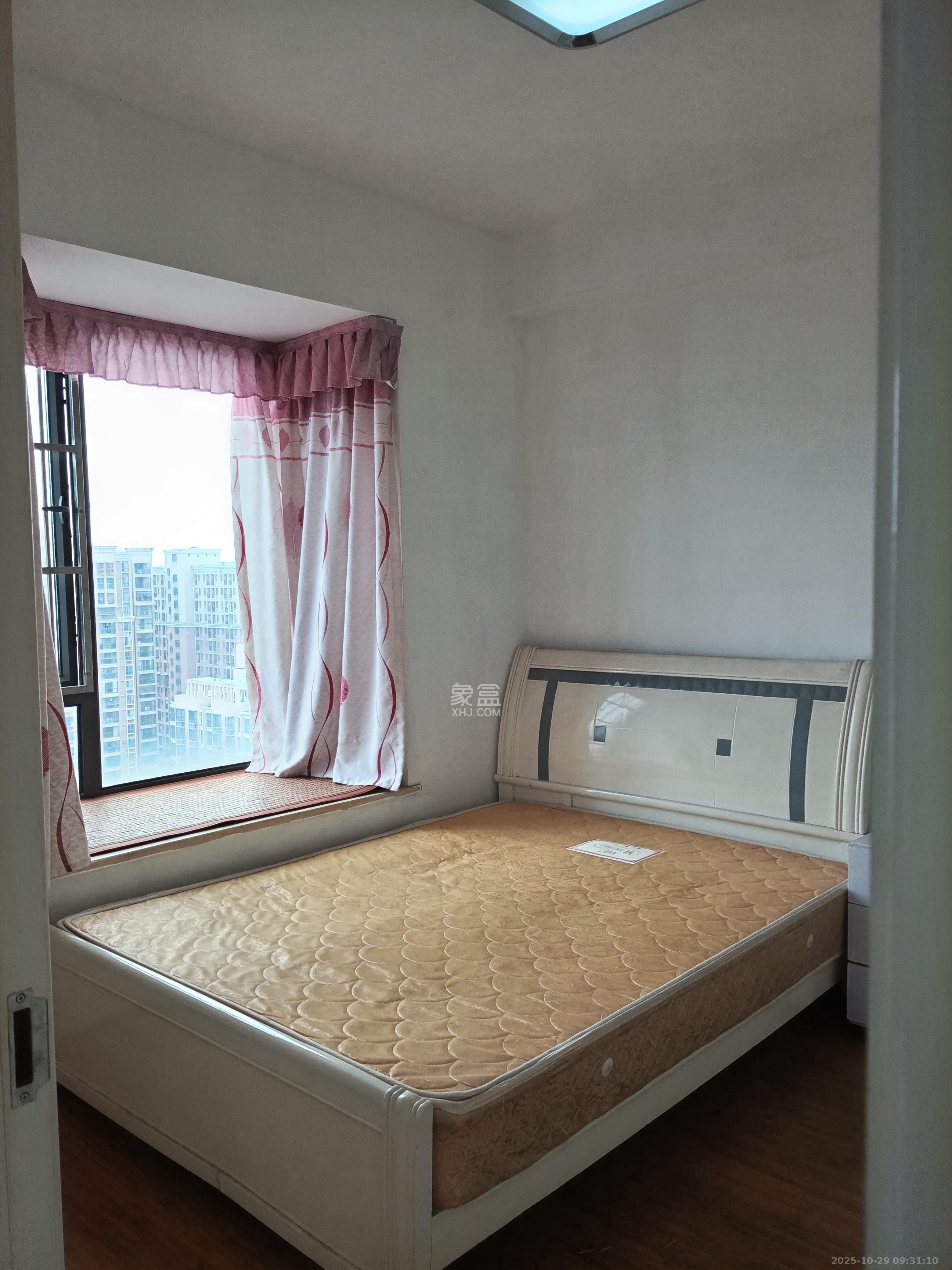 华润凤凰城二期  3室2厅1卫    1700.0元/月 华润凤凰城二期  3室2厅1卫    1700.0元/月室内图