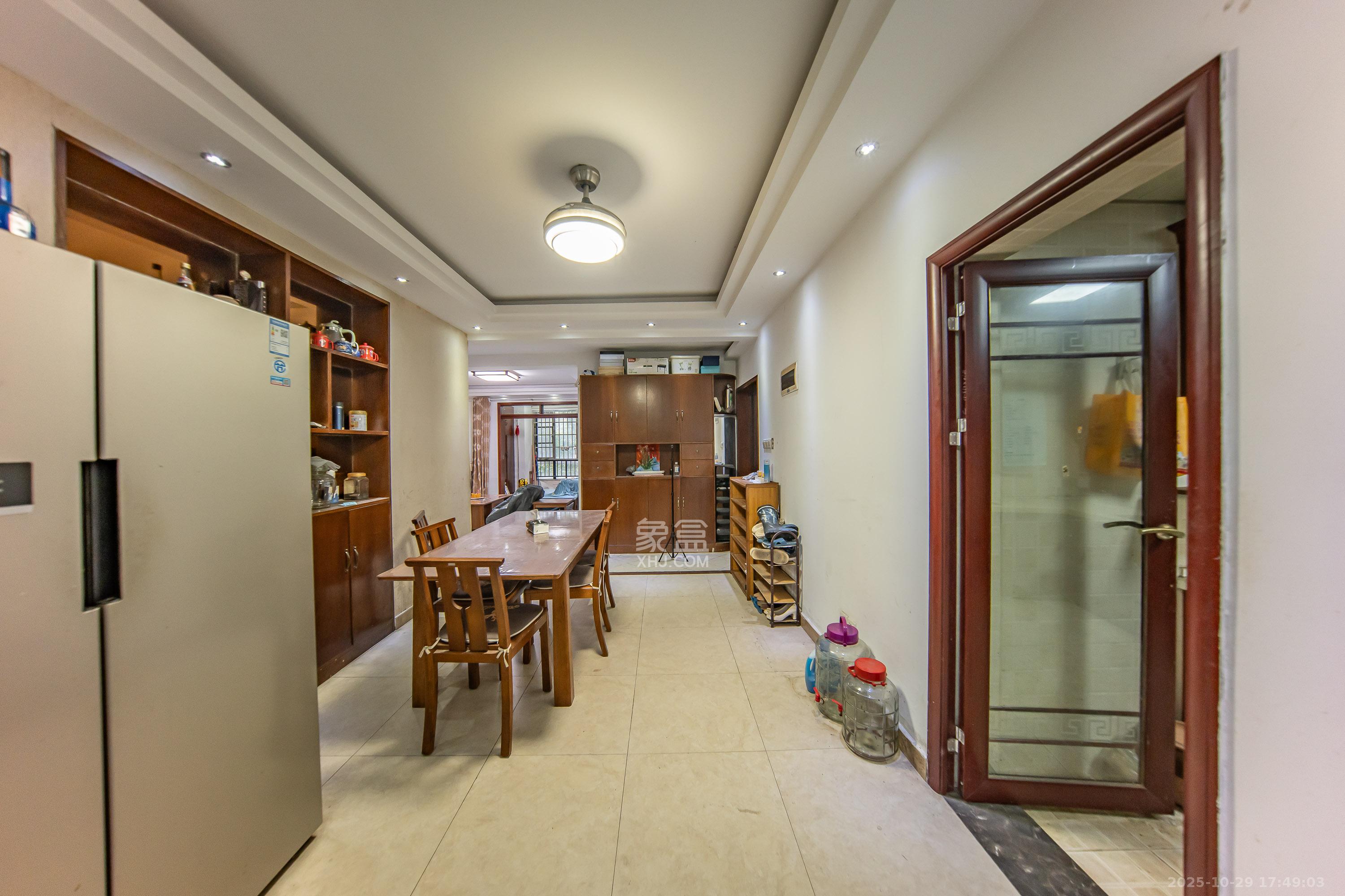 中建麓山和苑  3室2厅2卫    75.0万客厅