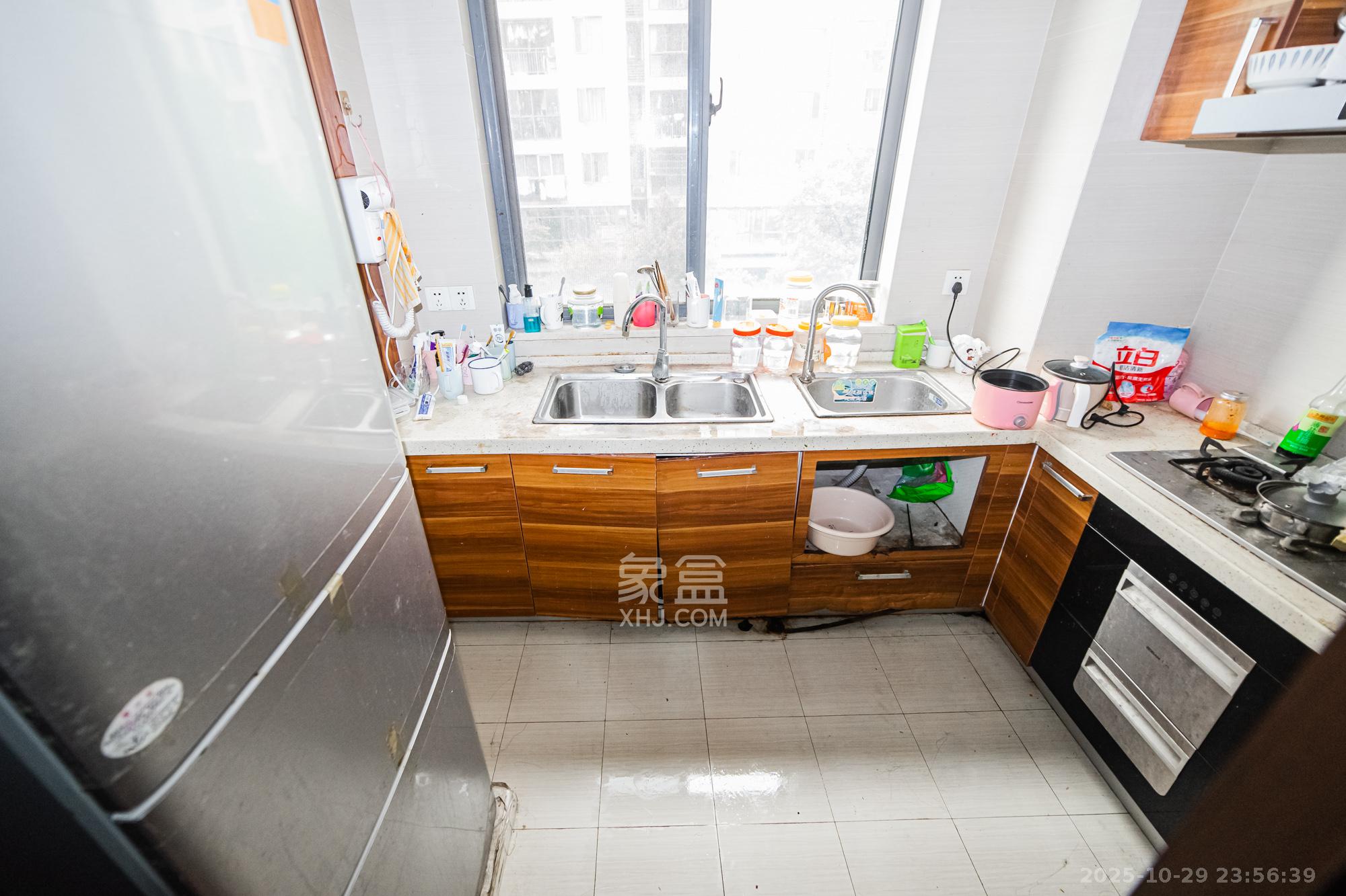 龙湾1号公馆  3室2厅1卫    125.0万 龙湾1号公馆  3室2厅1卫    125.0万厨房