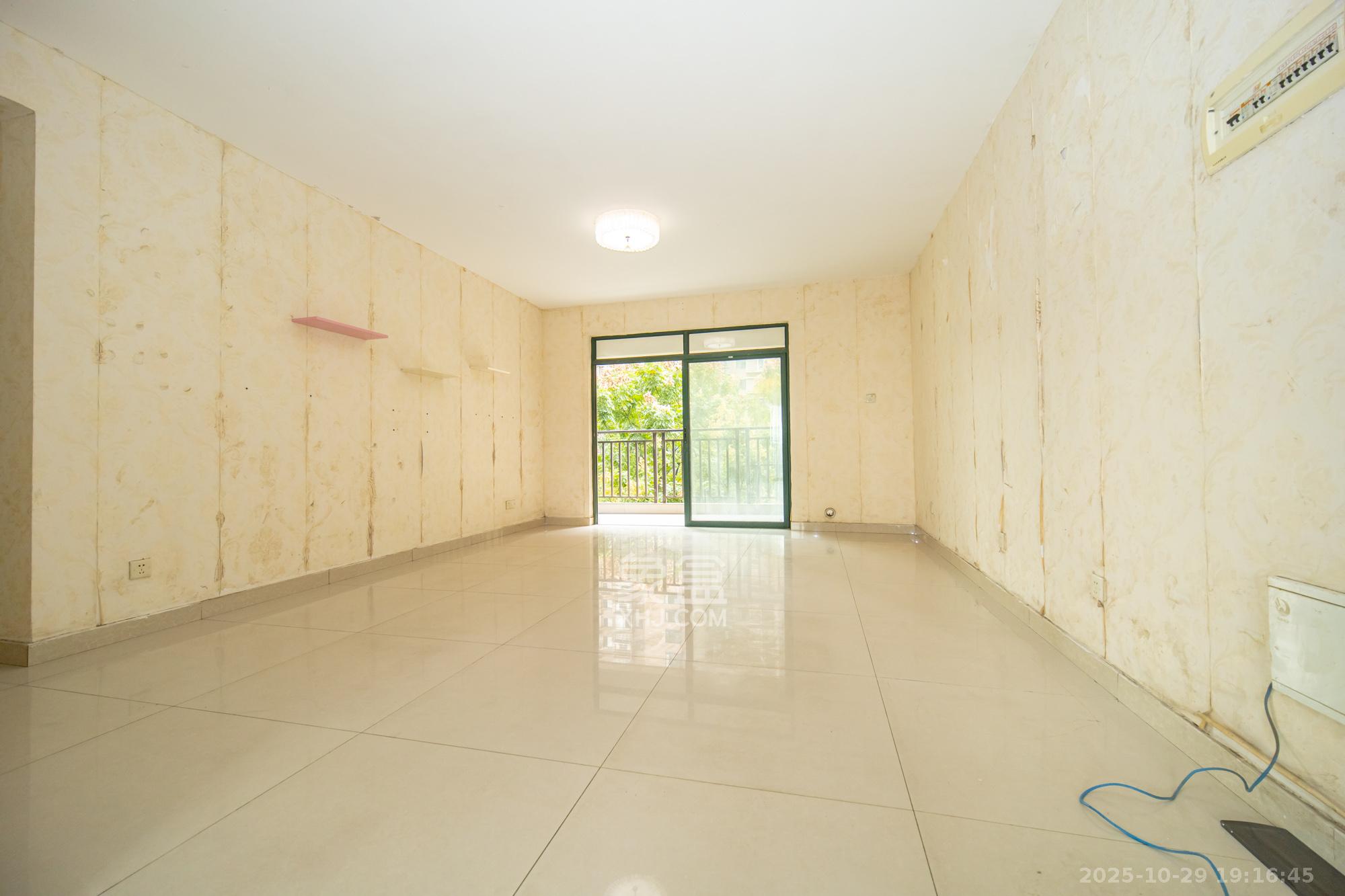 绿洲花园 3室2厅2卫 120.0万 绿洲花园 3室2厅2卫 120.0万客厅