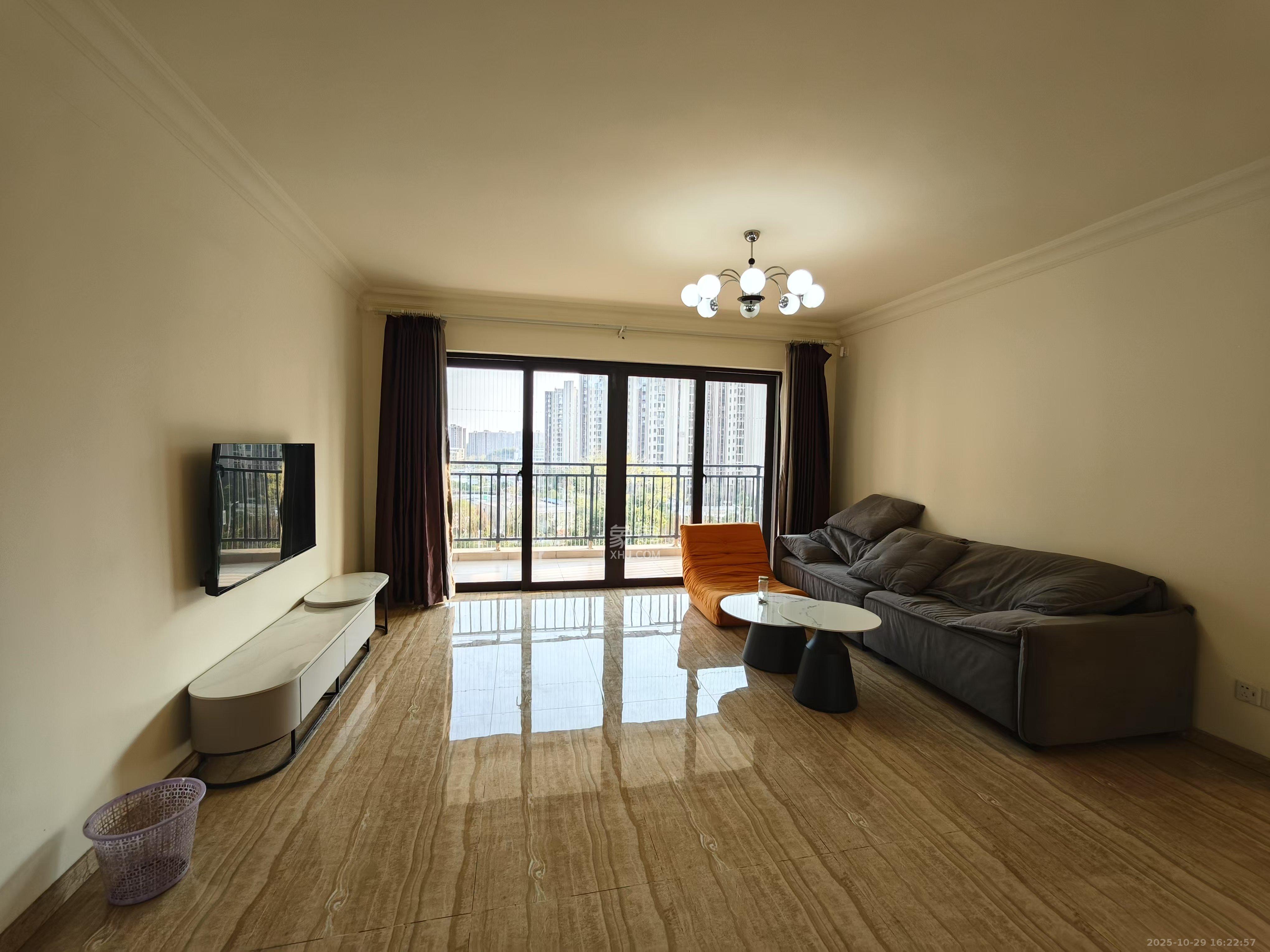 碧桂园荟隽棠  4室2厅2卫    2100.0元/月 碧桂园荟隽棠  4室2厅2卫    2100.0元/月