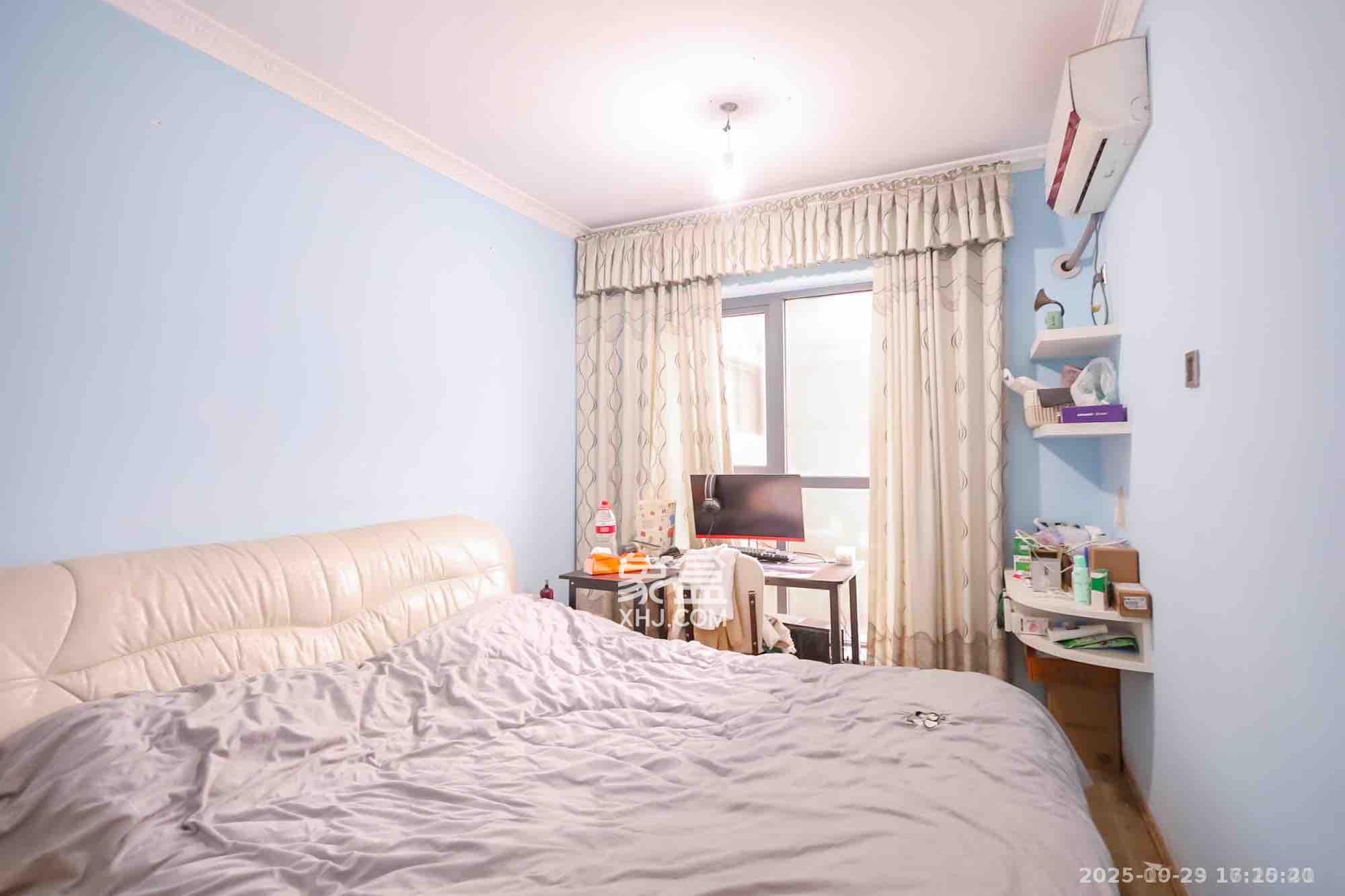 奥克斯广场  3室2厅2卫    3300.0元/月 奥克斯广场  3室2厅2卫    3300.0元/月室内图