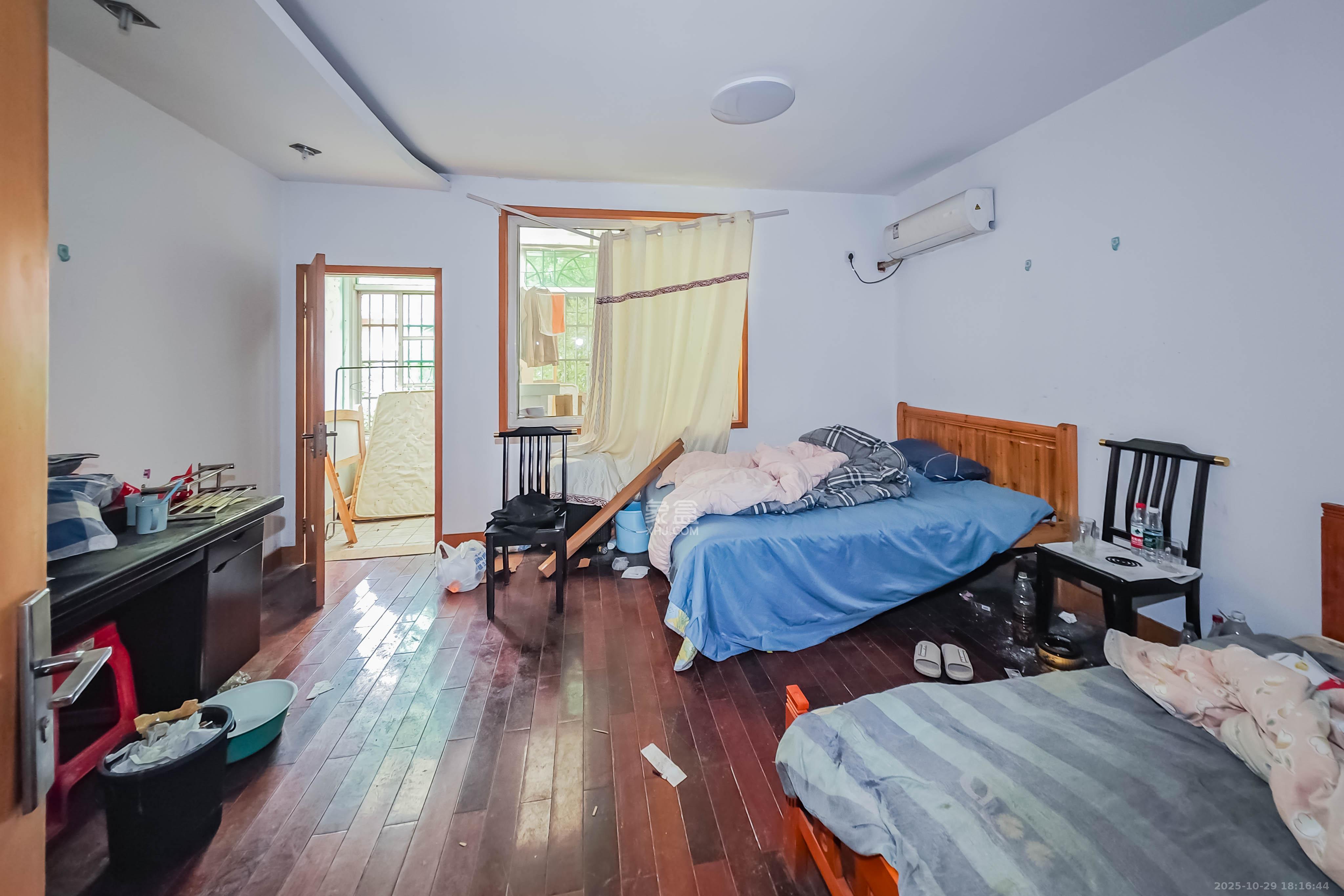 碧翠园（中房）  4室2厅3卫    188.0万卧室