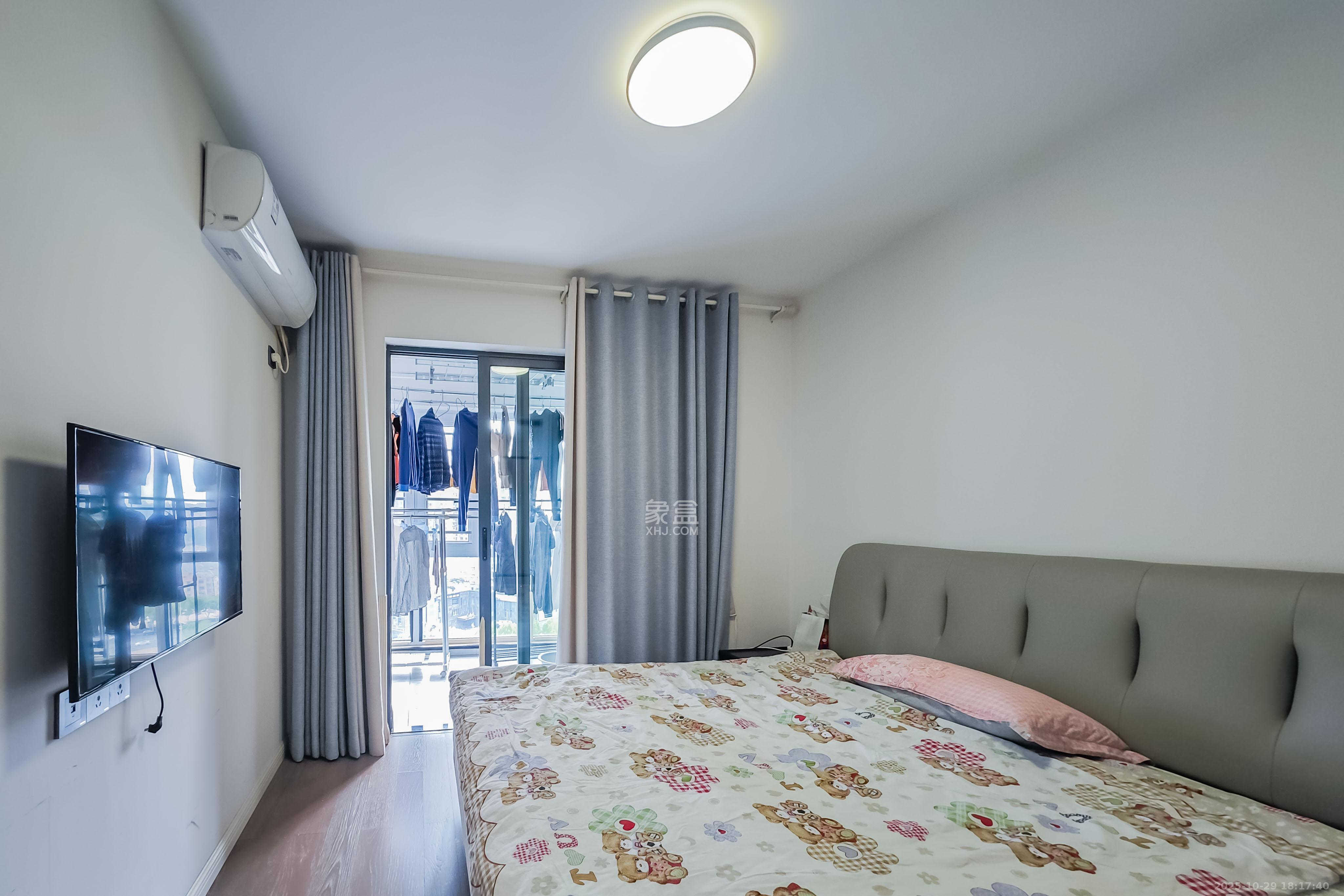 半山壹号 3室2厅2卫 155.0万 半山壹号 3室2厅2卫 155.0万卧室