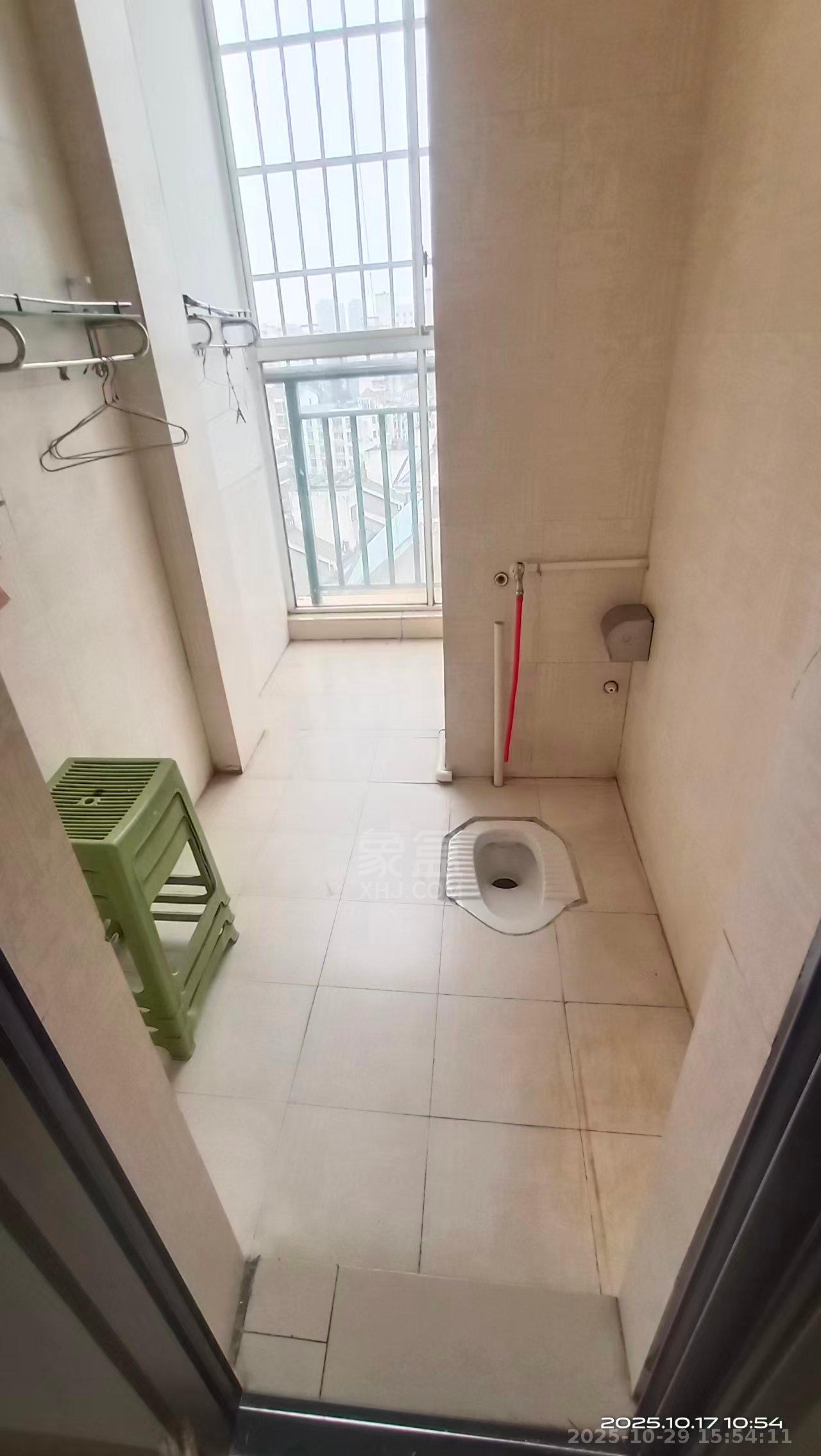 城南雅苑  4室2厅2卫    1400.0元/月室内图