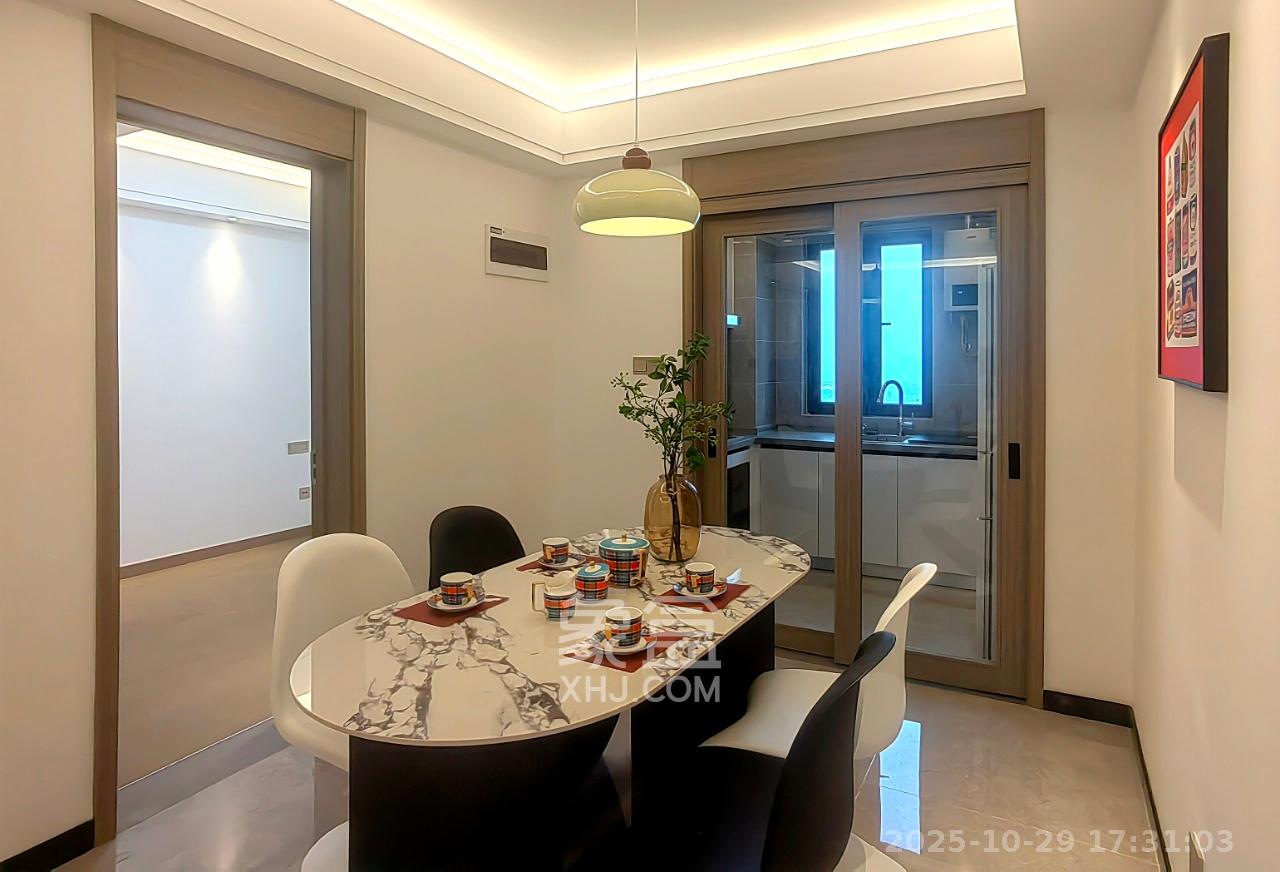 东原麓印长江A区  4室2厅2卫    4500.0元/月室内图