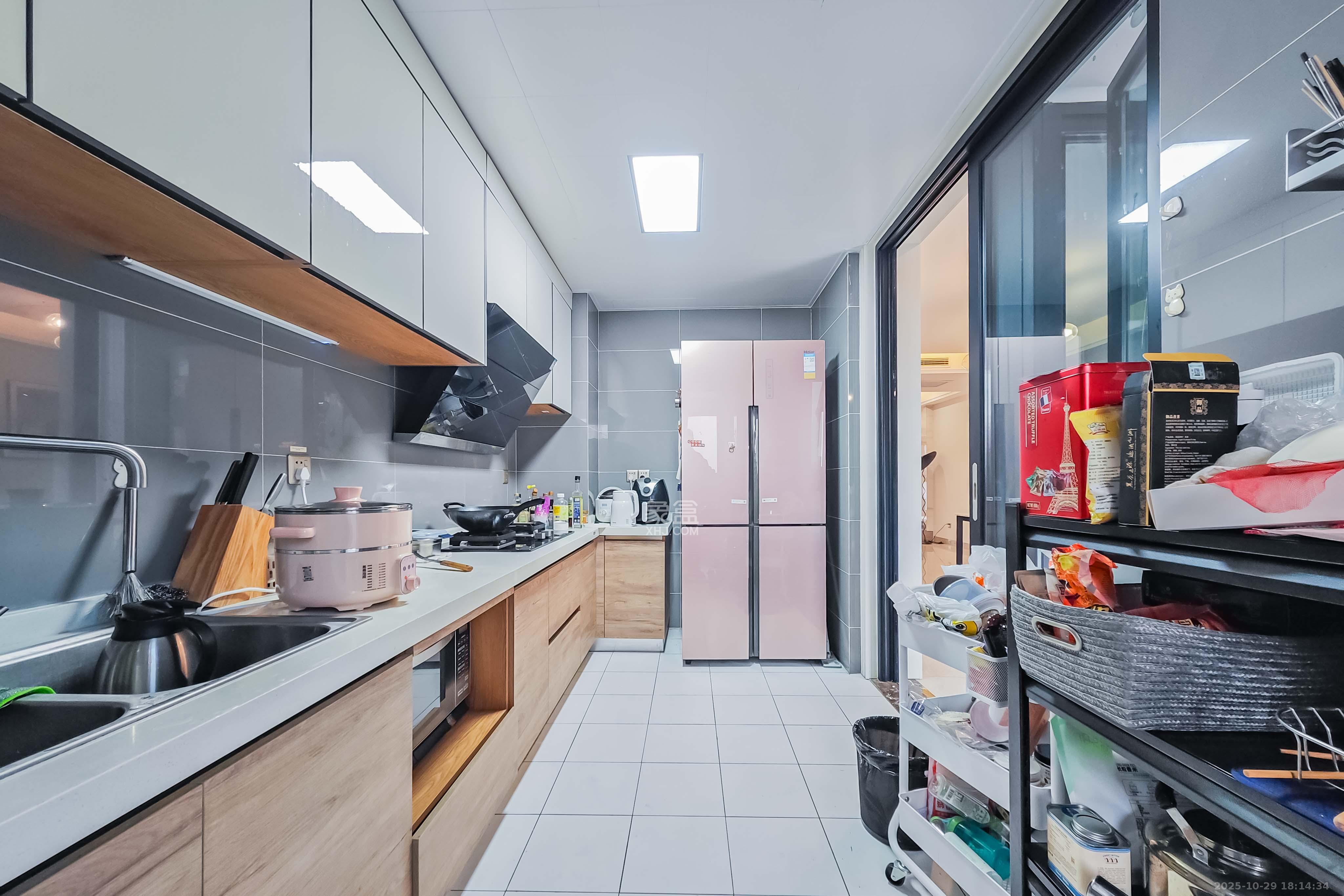 京武浪琴山一、二期  4室2厅2卫    368.0万厨房