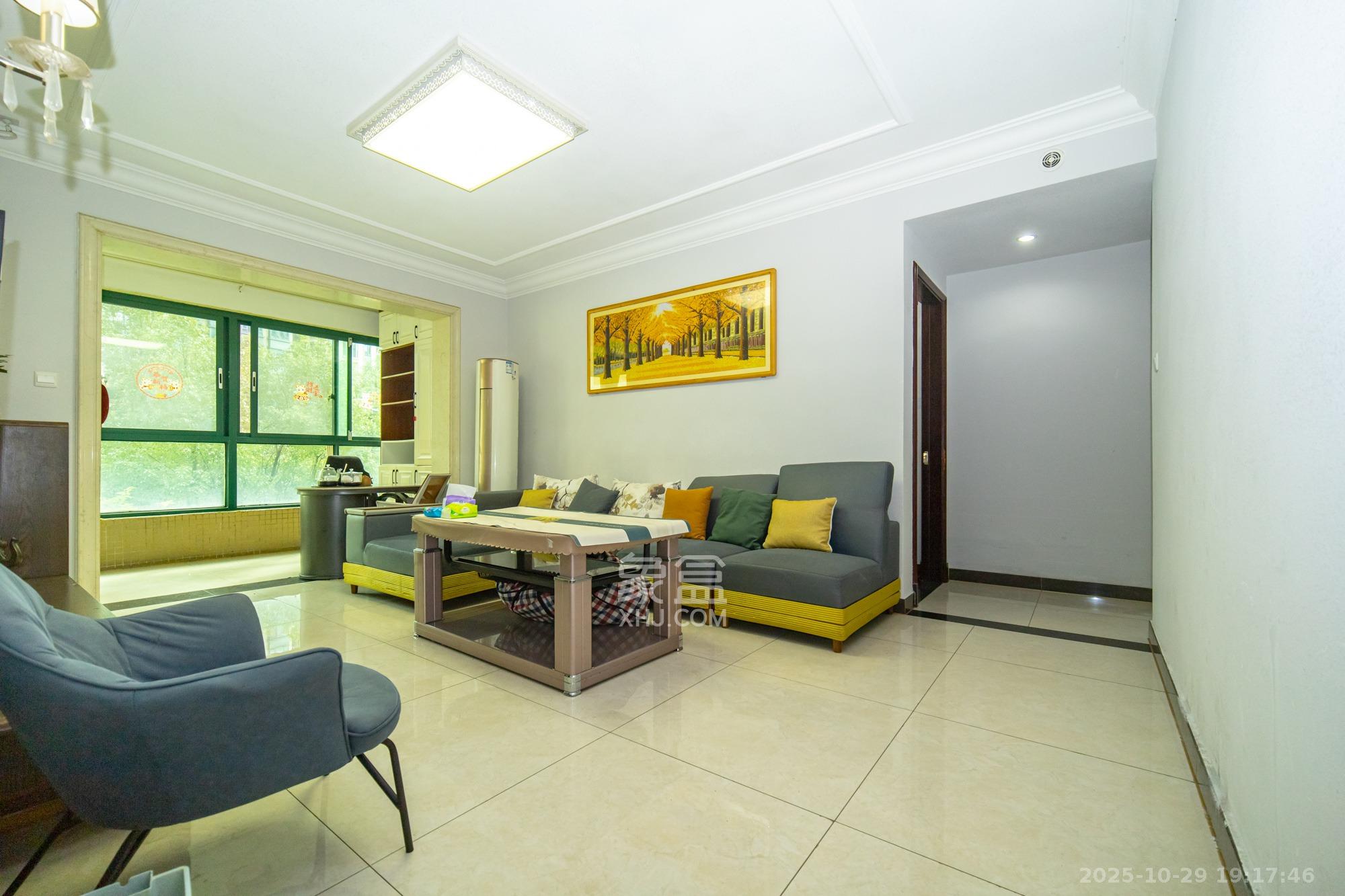 恒大雅苑 3室2厅2卫 112.0万 恒大雅苑 3室2厅2卫 112.0万客厅