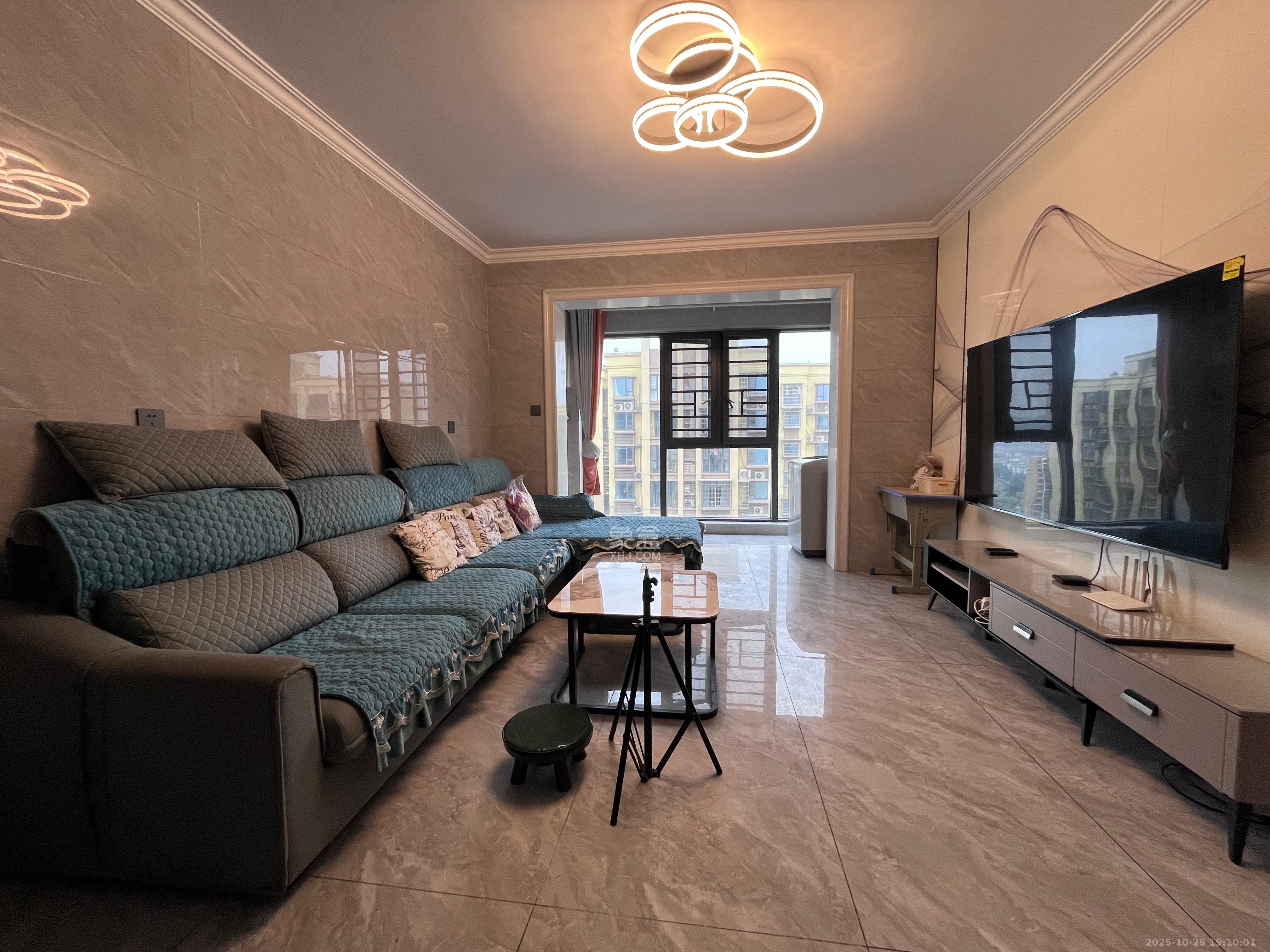 和润园三期 3室2厅1卫 2600.0元/月 和润园三期 3室2厅1卫 2600.0元/月室内图